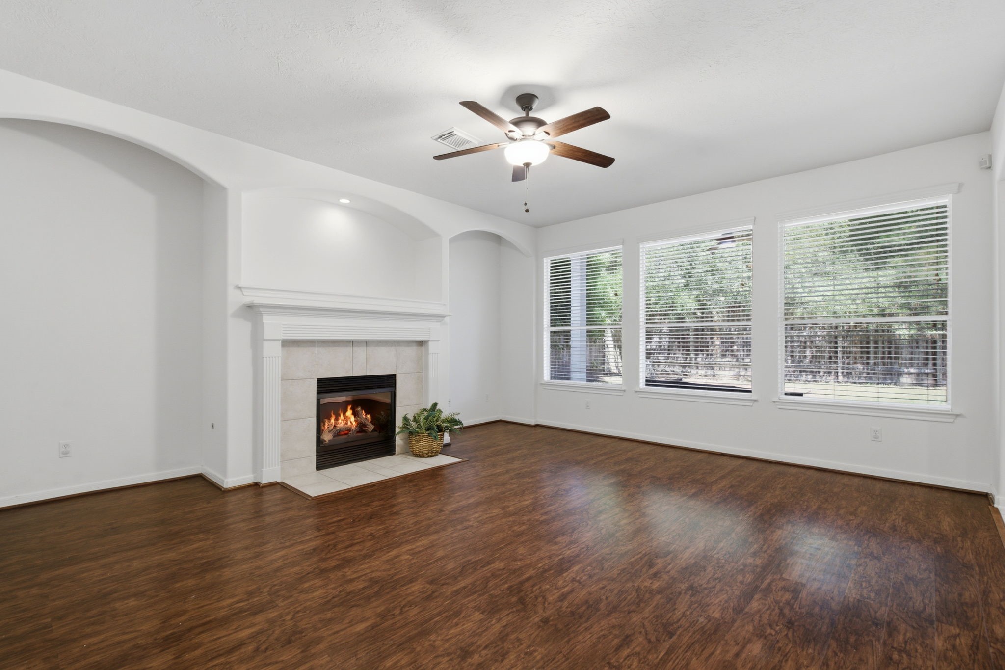 130 Ledgestone Place, The Woodlands, TX 77382