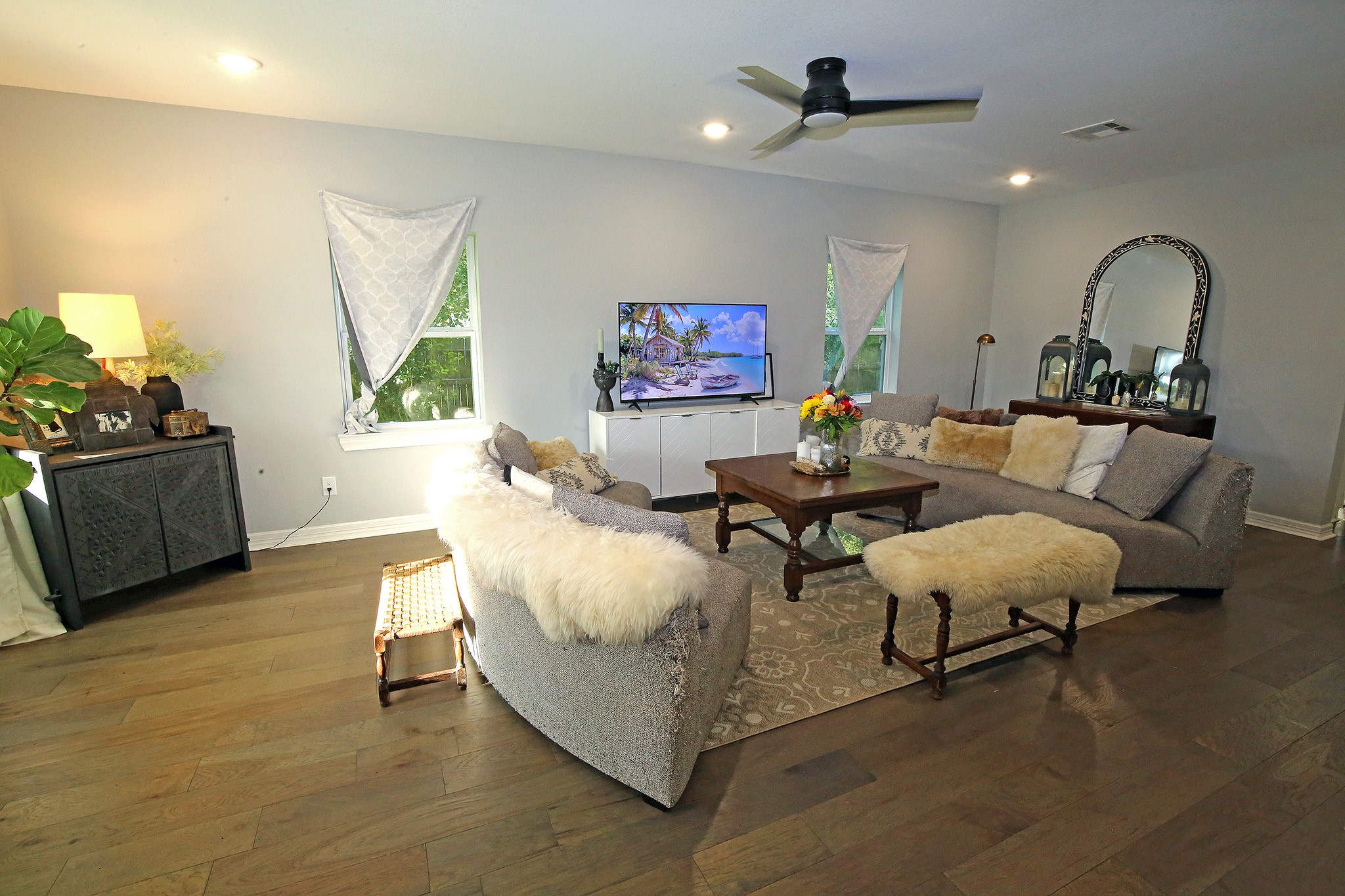 Living Room is very cozy!!
