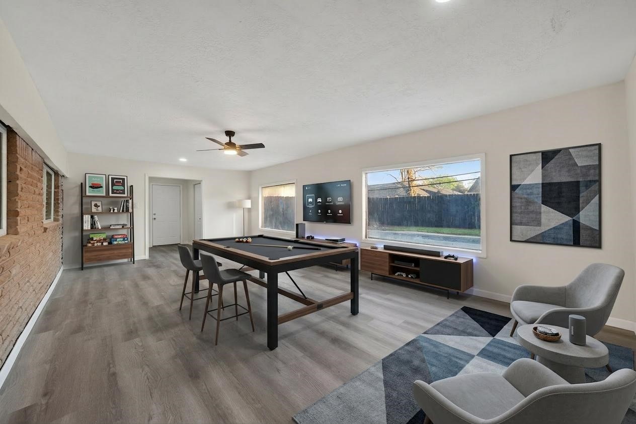 Virtually staged game room