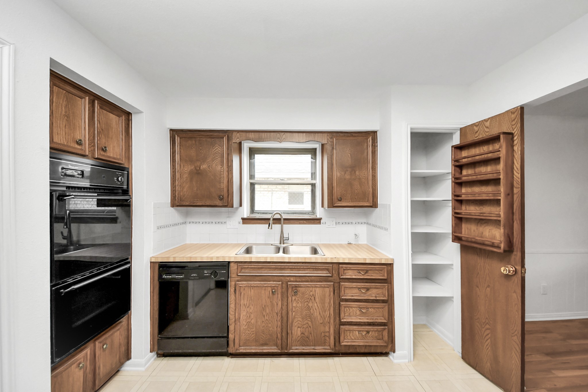 10411 Glenkirk Drive, Houston, TX 77089