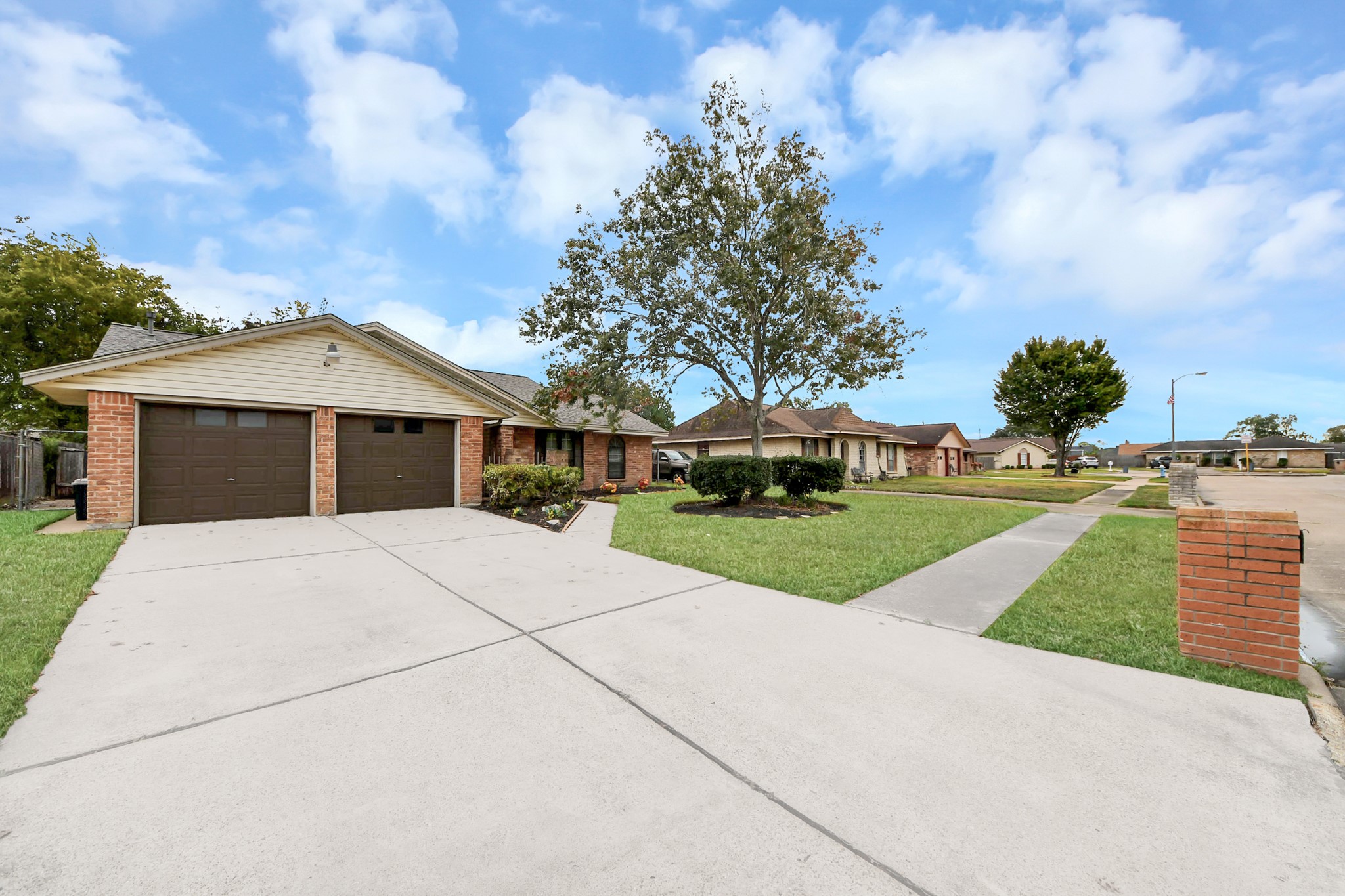 10411 Glenkirk Drive, Houston, TX 77089