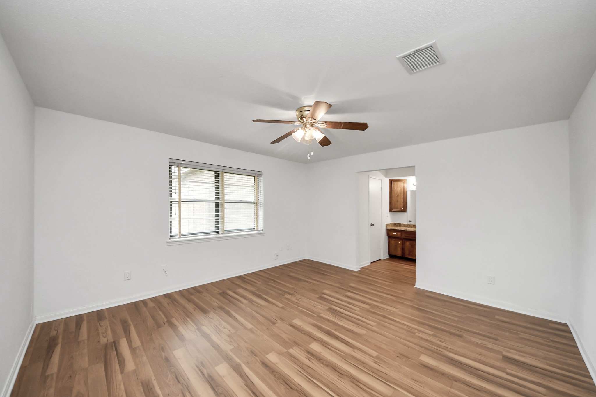 10411 Glenkirk Drive, Houston, TX 77089