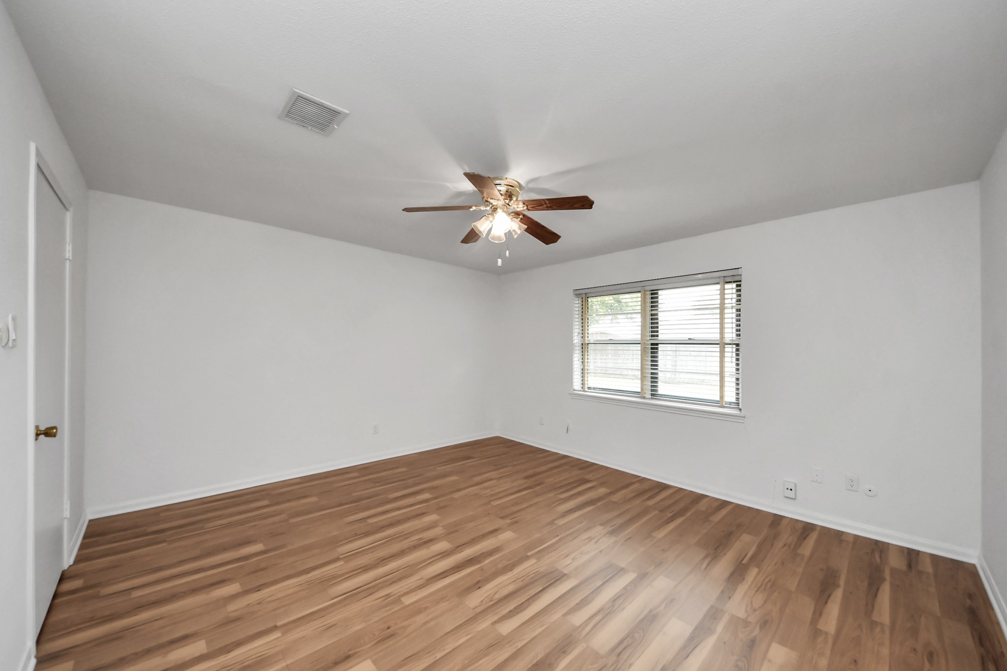 10411 Glenkirk Drive, Houston, TX 77089