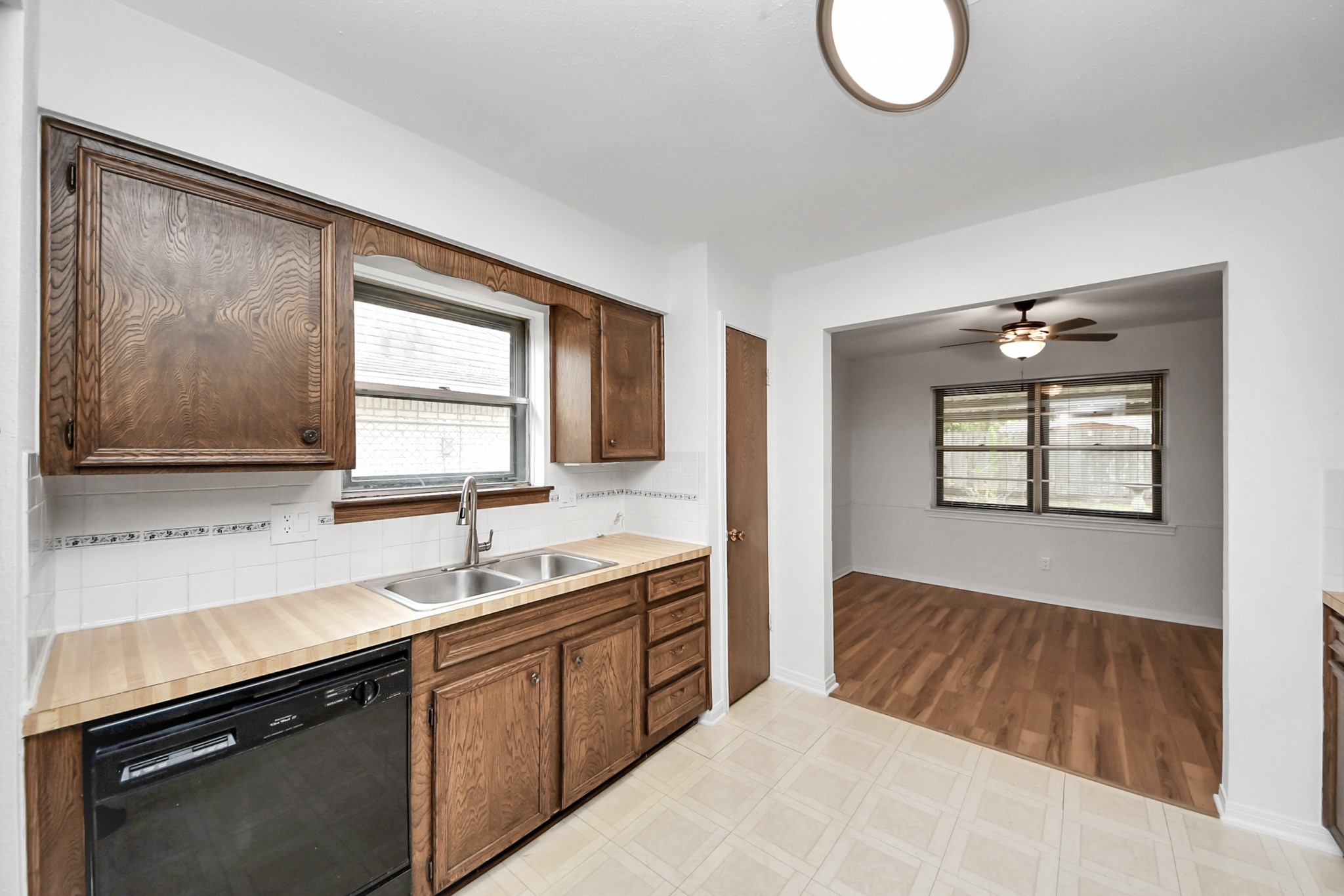 10411 Glenkirk Drive, Houston, TX 77089