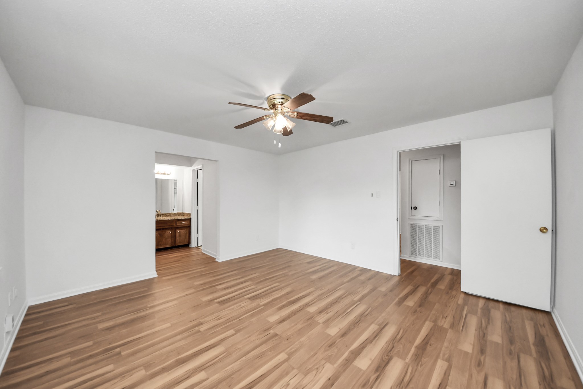 10411 Glenkirk Drive, Houston, TX 77089