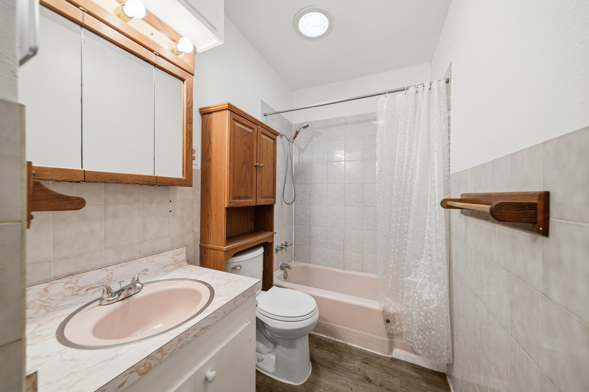 Bathroom with shower/tub combo