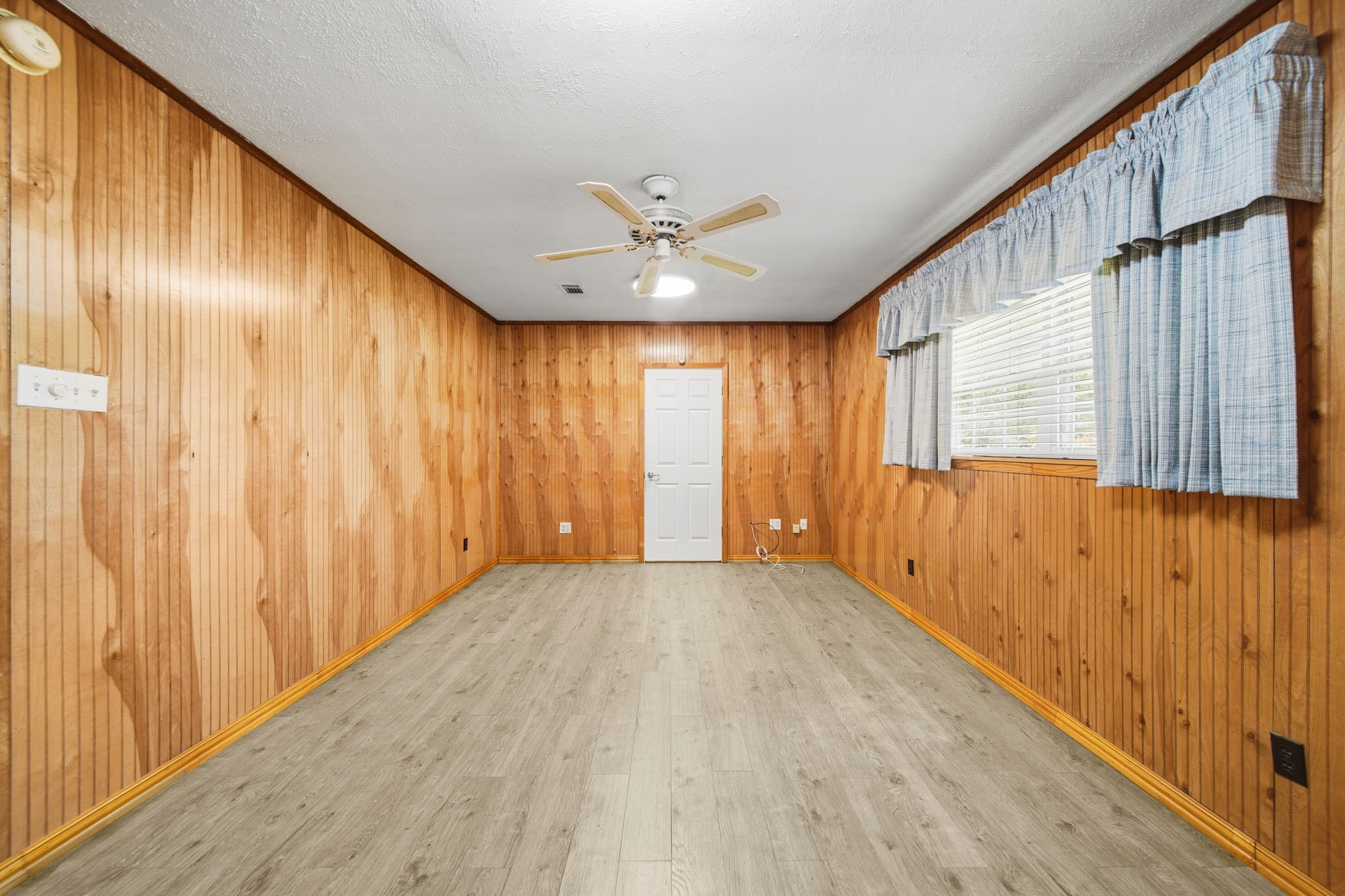 Large formal dining  and extra sitting area