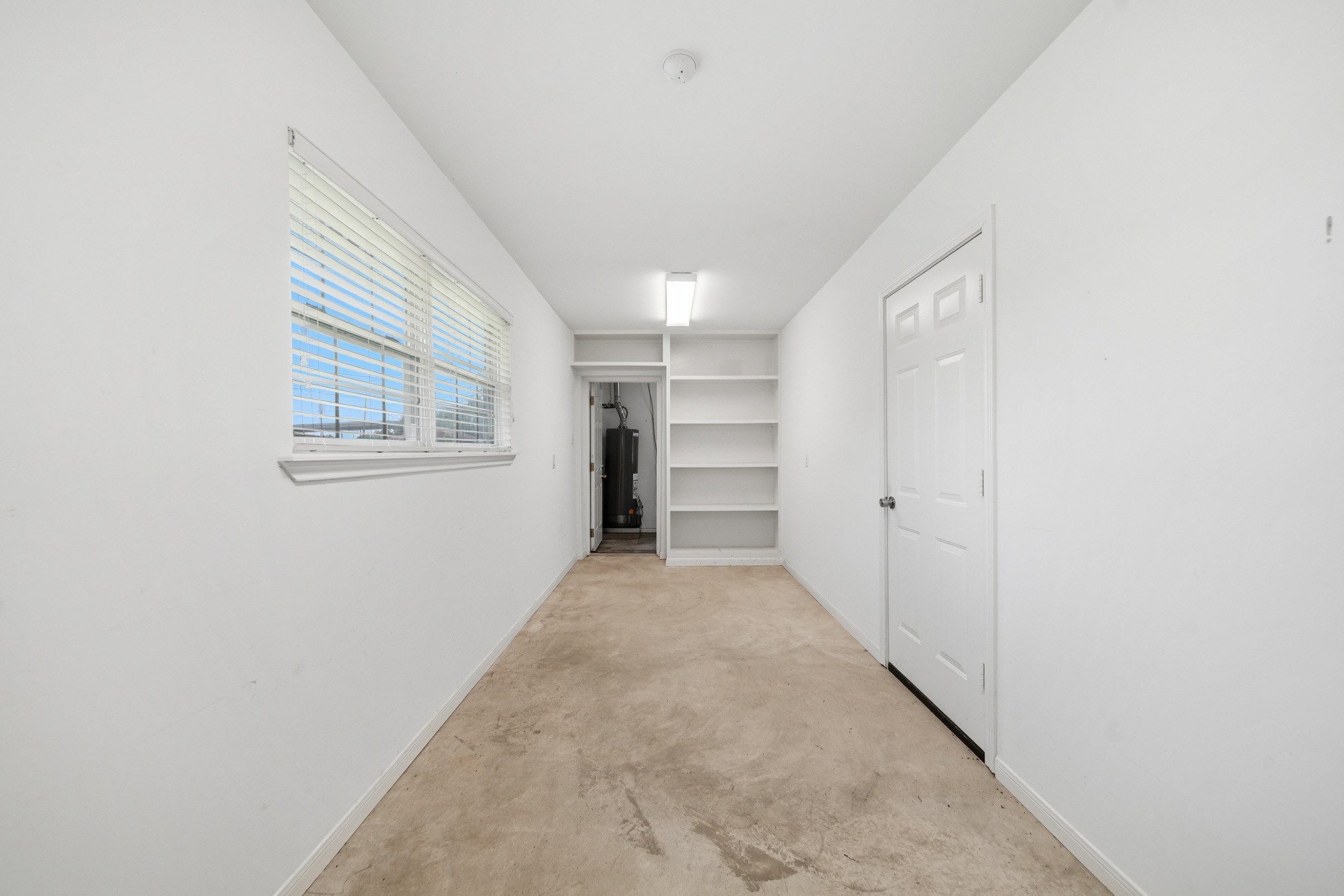 extra storage/office/utility space
