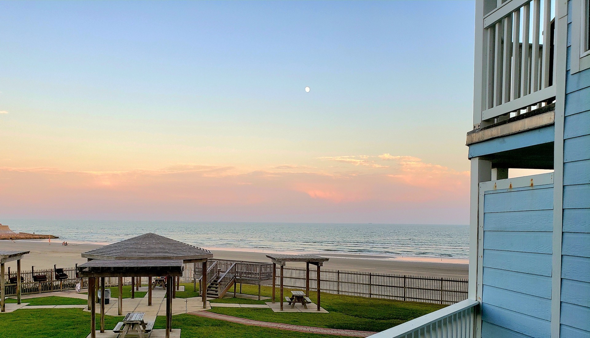 Oceanfront sunrise view from over-sized balcony!