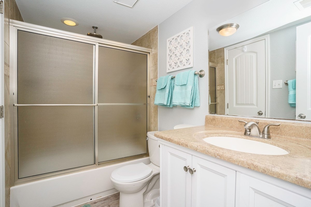 Primary bathroom with shower/tub combo
