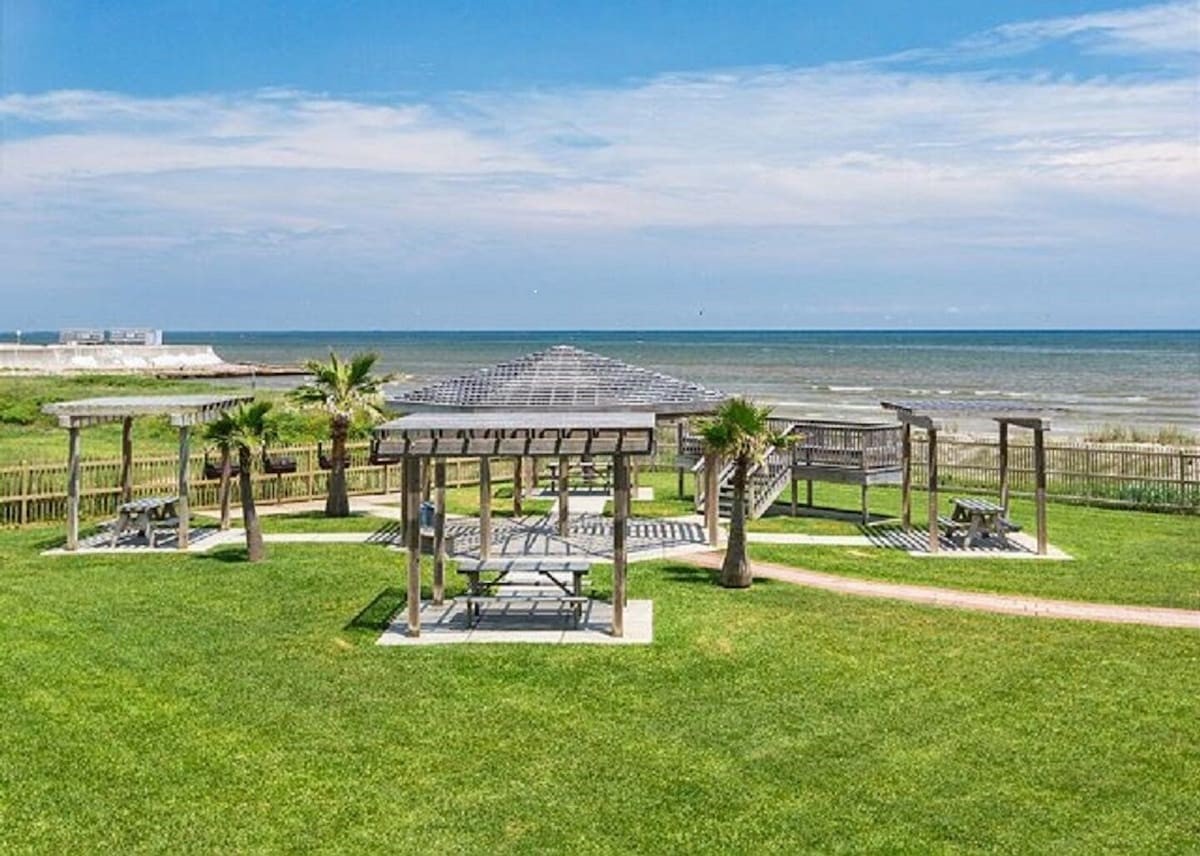 Oceanfront balcony view of picnic area
