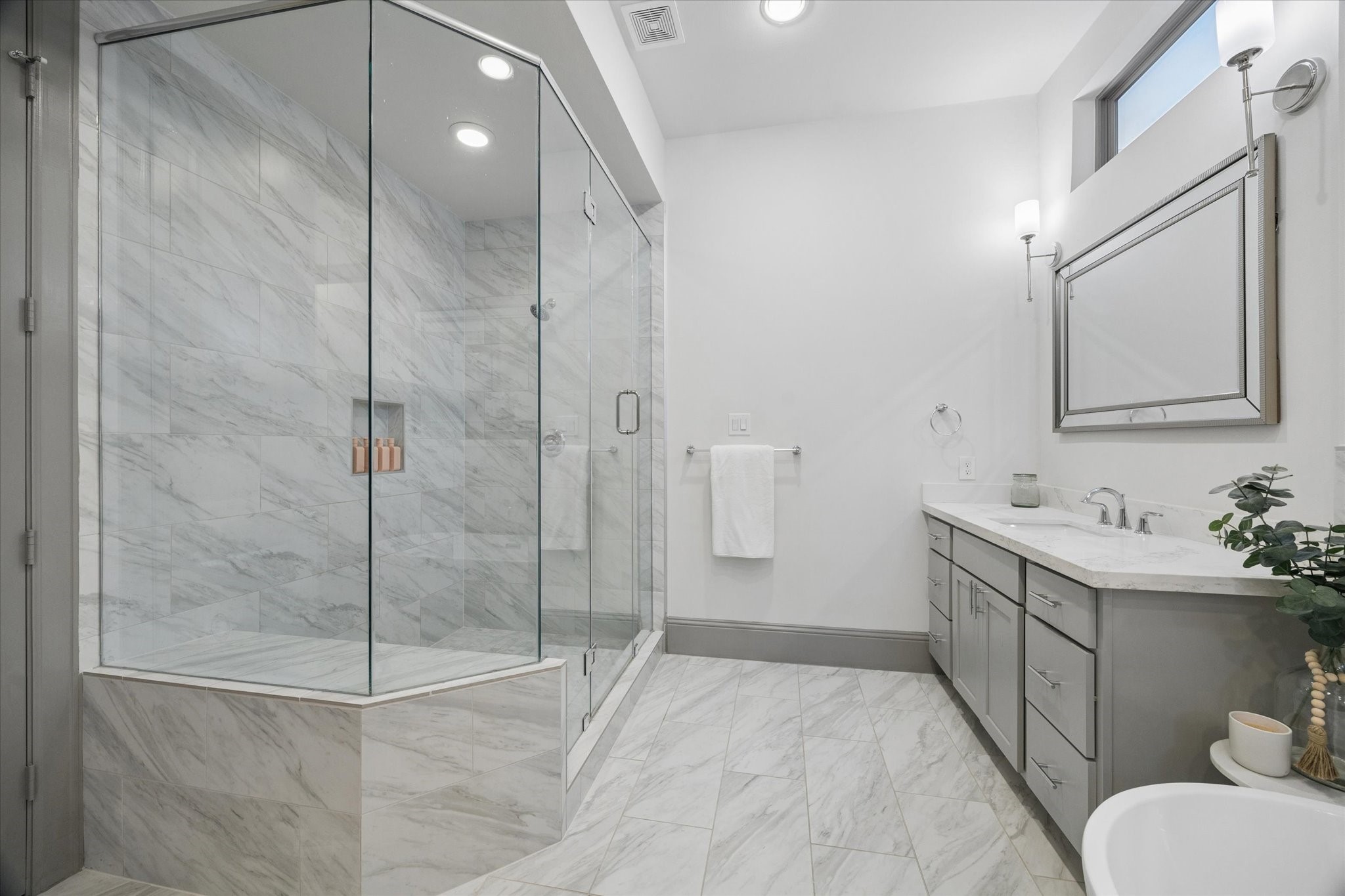 1907 W 25th Street, Houston, TX 77008
