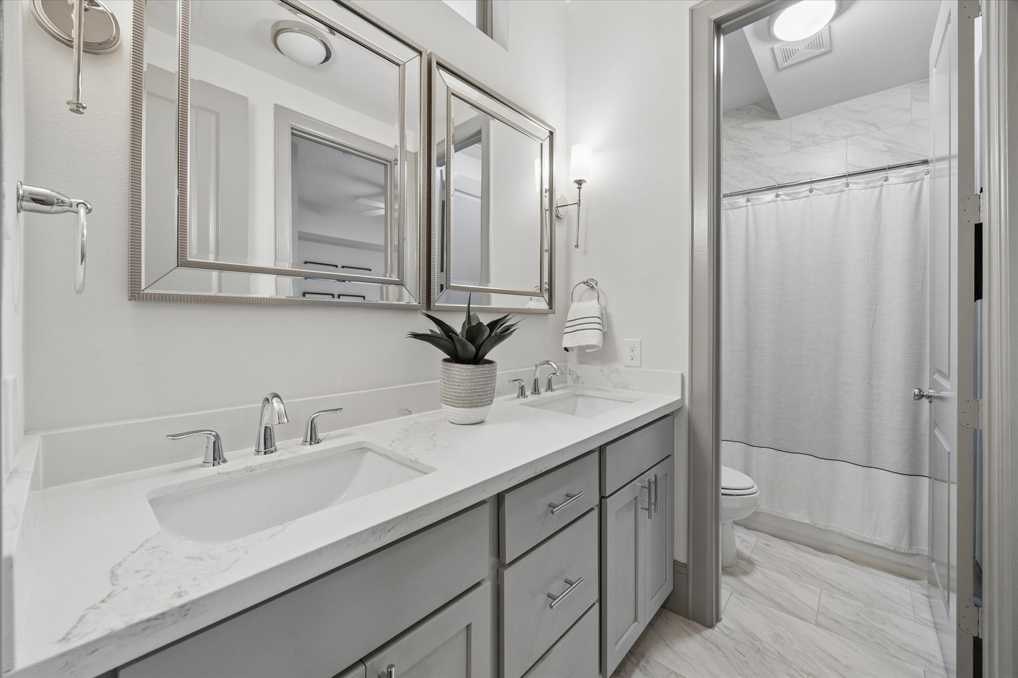 1907 W 25th Street, Houston, TX 77008