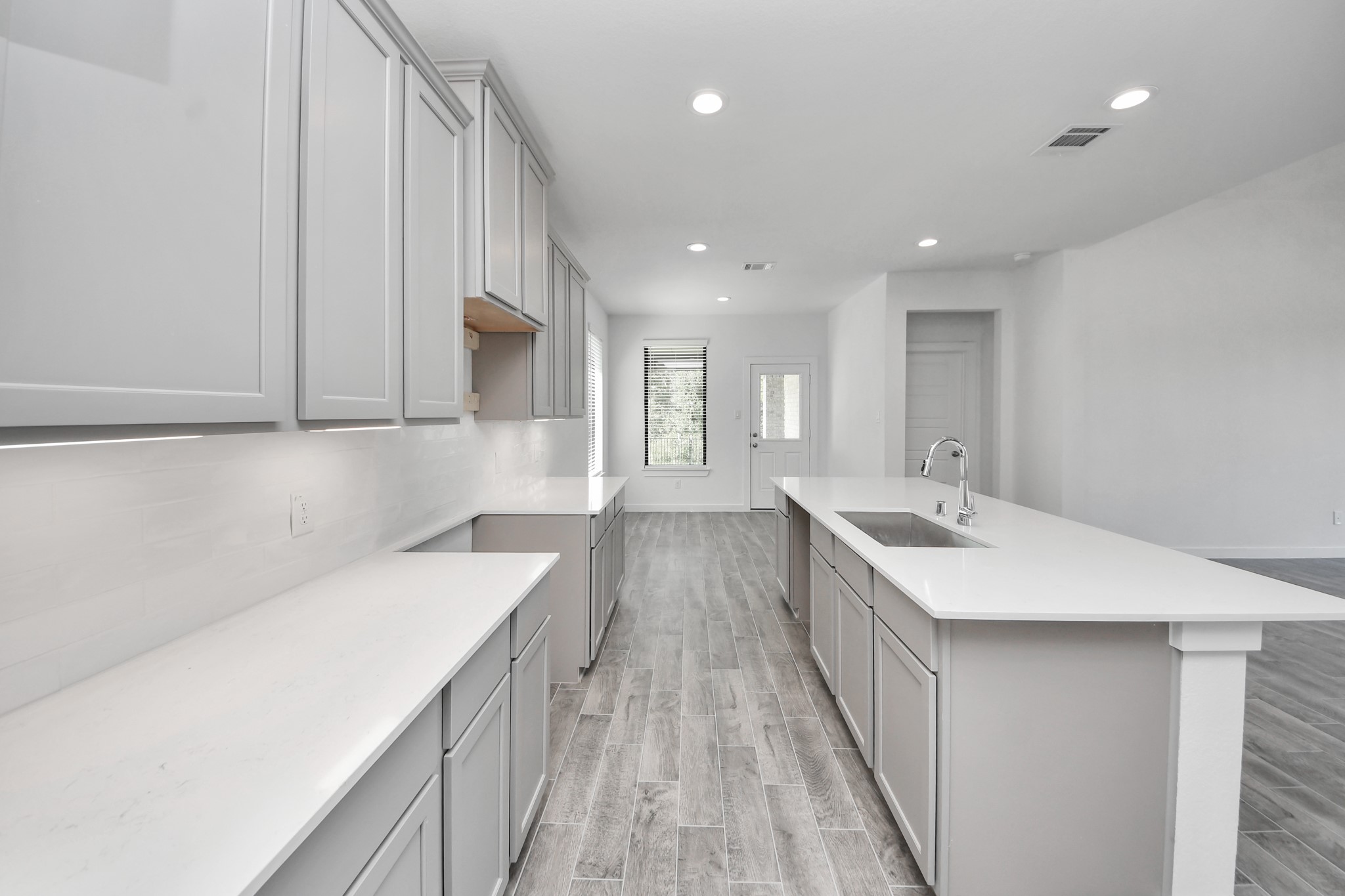 The extended counter area adds both practicality and style, making meal preparation a breeze. Every detail is thoughtfully designed to enhance the kitchen's functionality and aesthetic appeal.