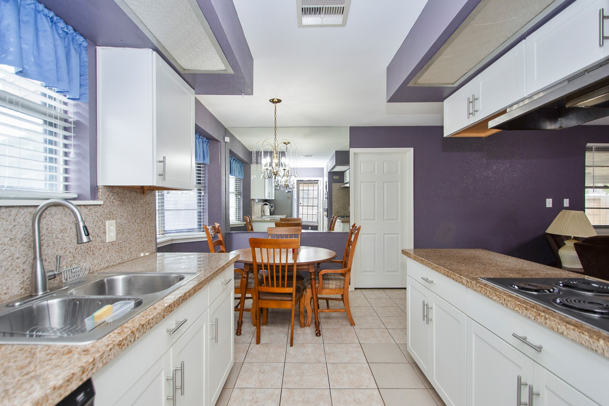 Kitchen / Breakfast Area