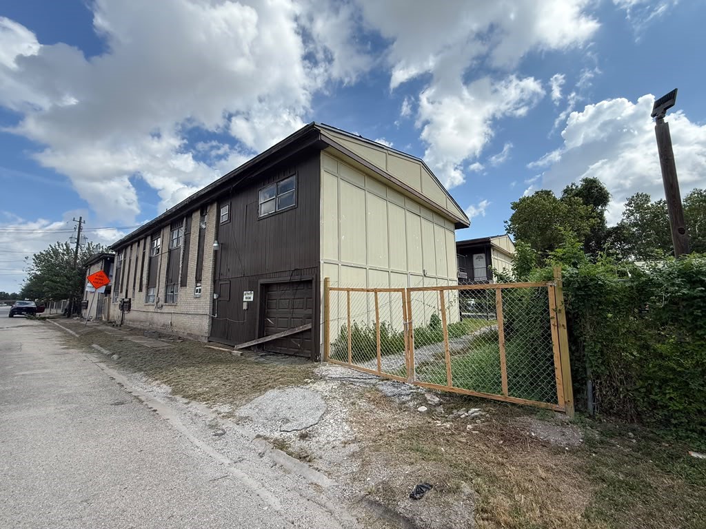 6636 Bellfort Street, Houston, TX 77087