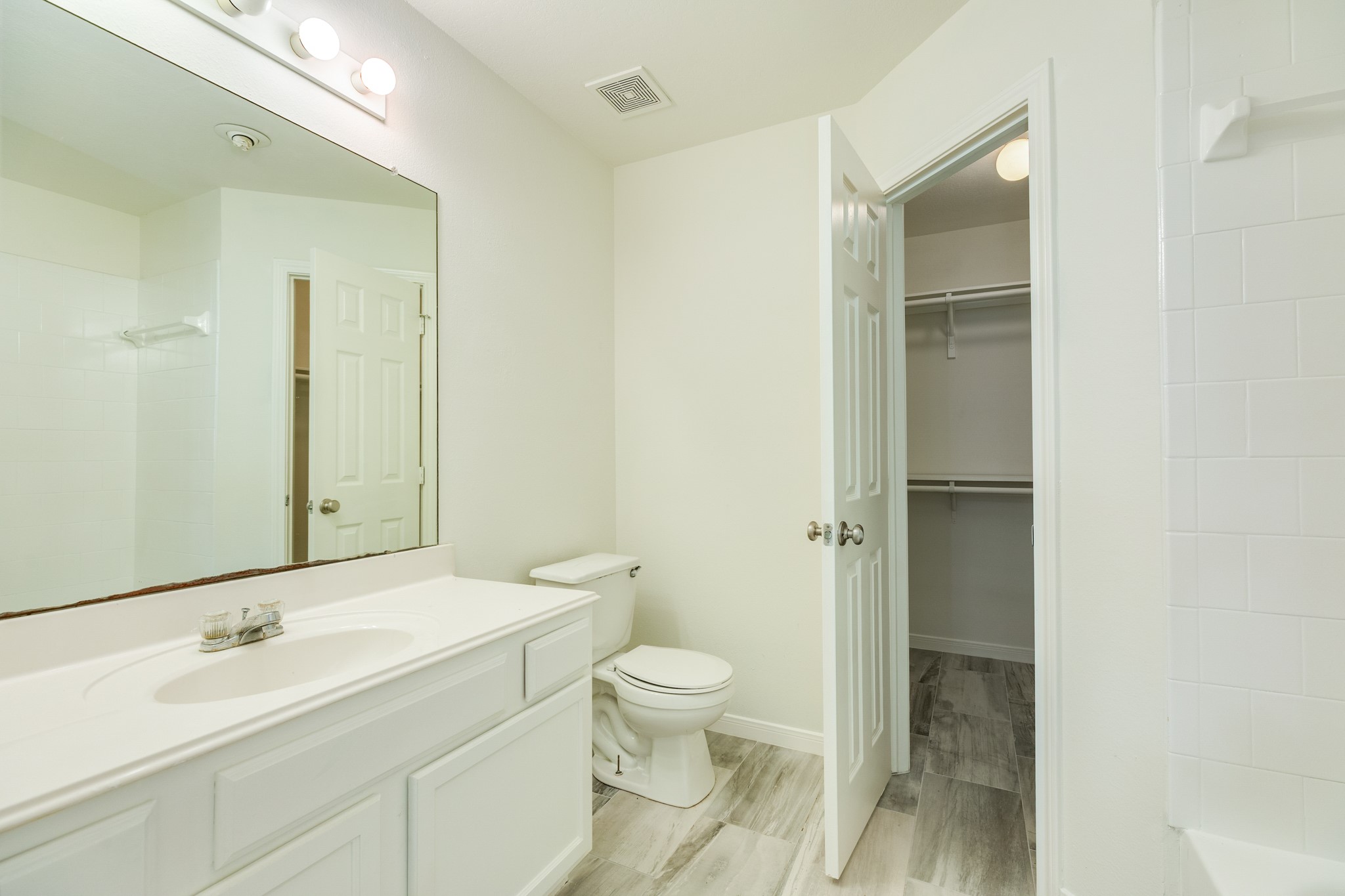5061 Hauna Lane, Dickinson, TX 77539
