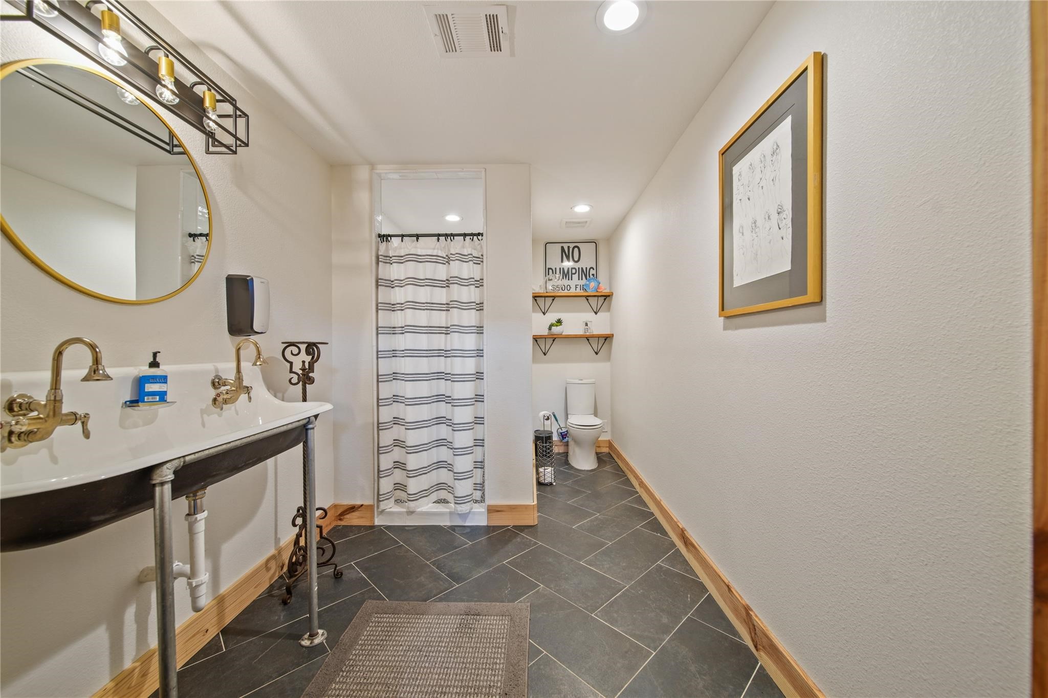 211 1/2 Avenue A, Dickinson, TX 77539