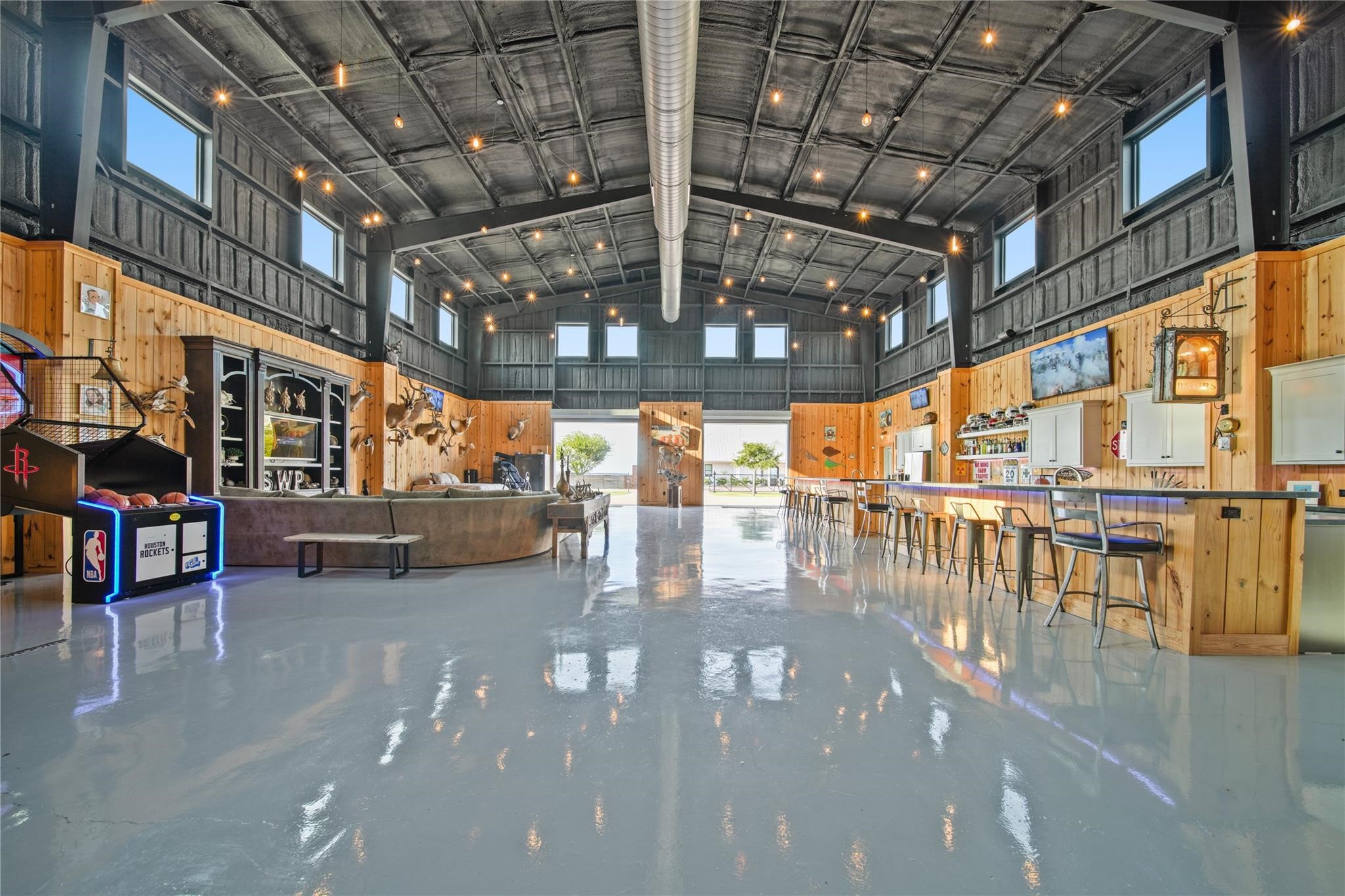 5,000 square feet of FUN! 5,000 square feet of FUN!