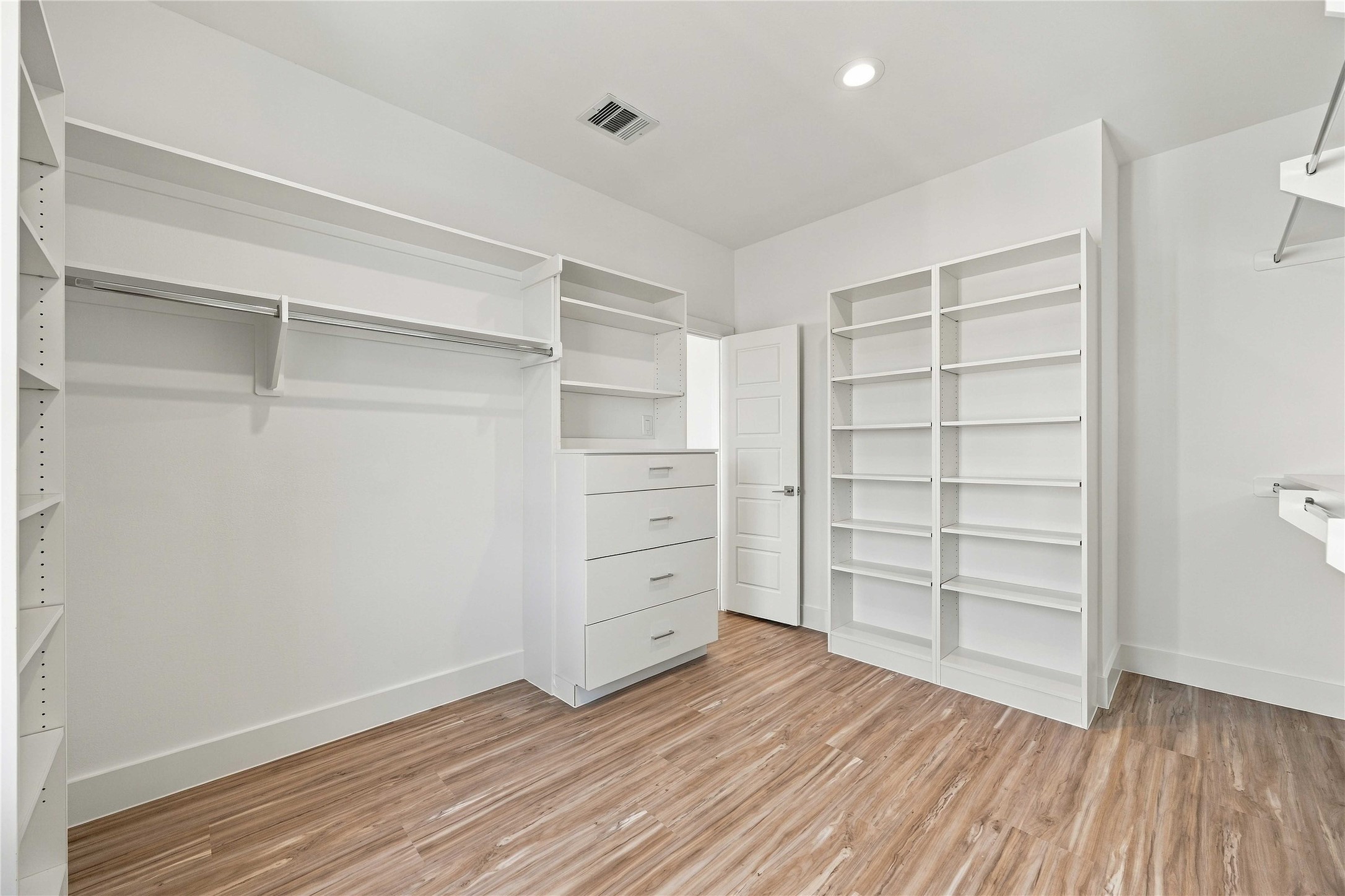 4704 Thornton Views Road, Houston, TX 77018
