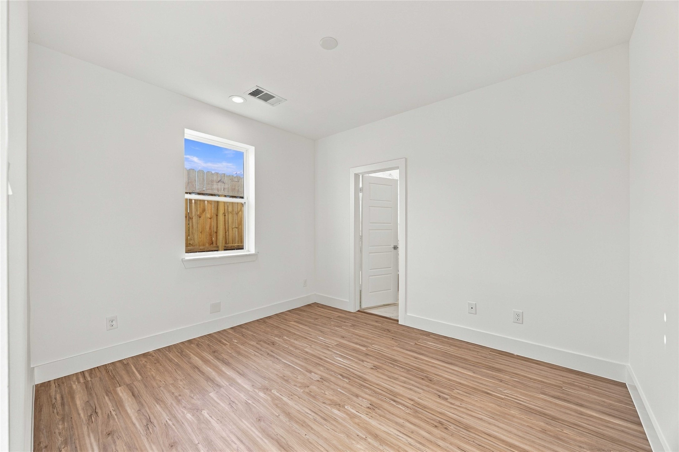 4704 Thornton Views Road, Houston, TX 77018 4704 Thornton Views Road, Houston, TX 77018