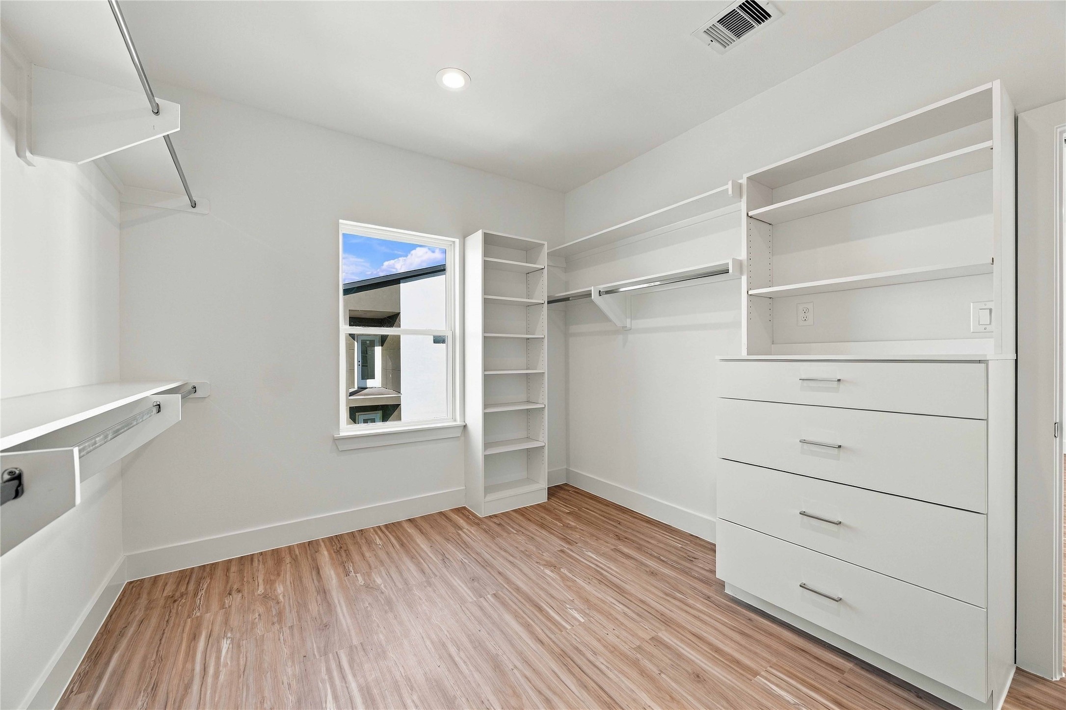 4704 Thornton Views Road, Houston, TX 77018