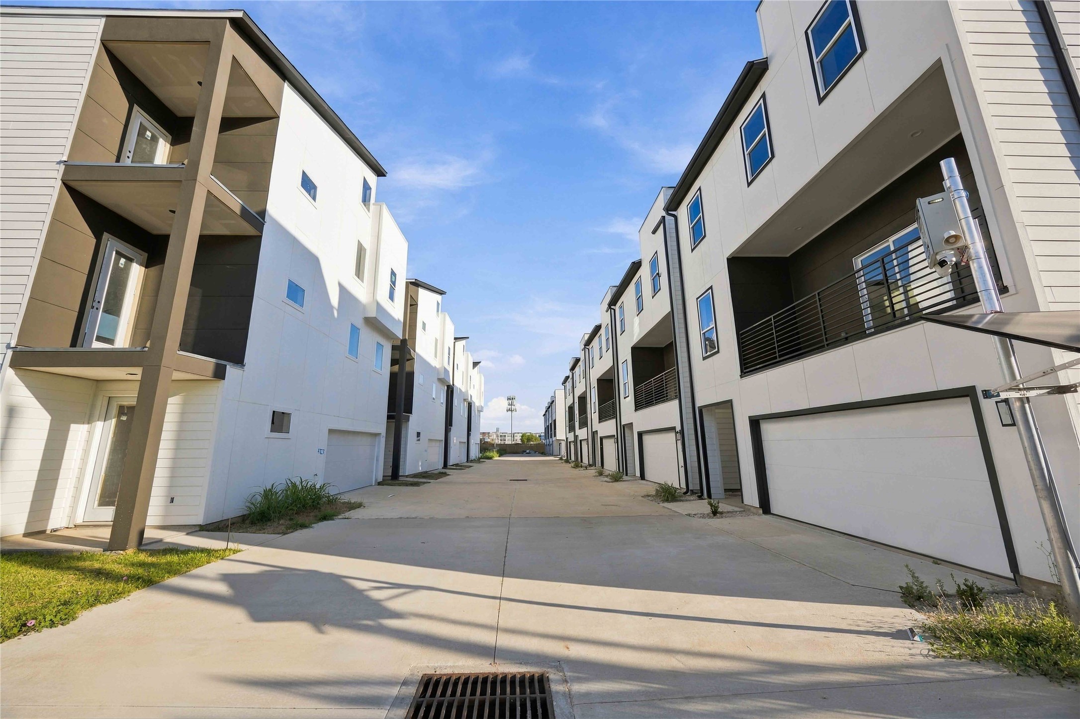 4704 Thornton Views Road, Houston, TX 77018 4704 Thornton Views Road, Houston, TX 77018