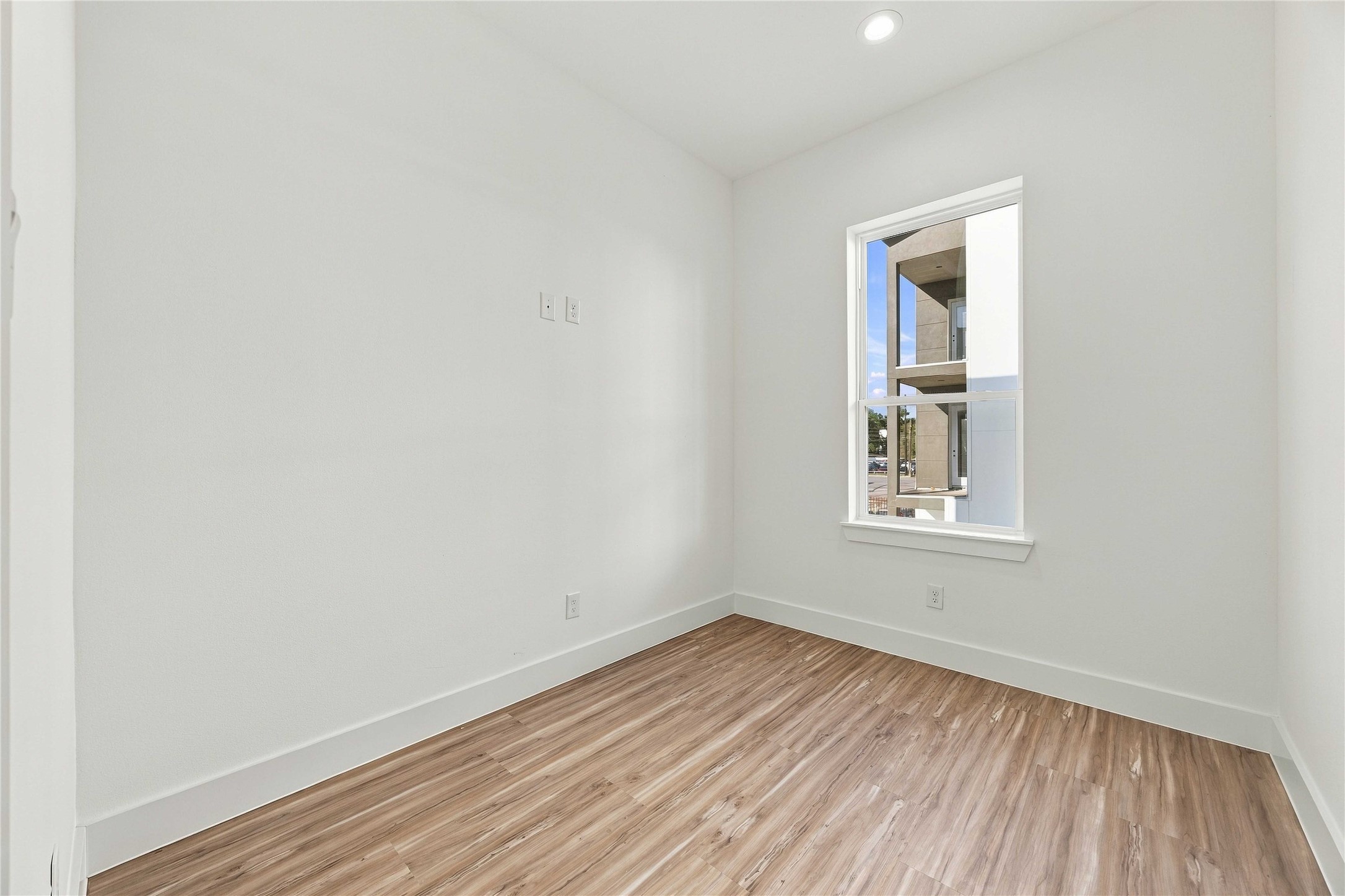 4704 Thornton Views Road, Houston, TX 77018