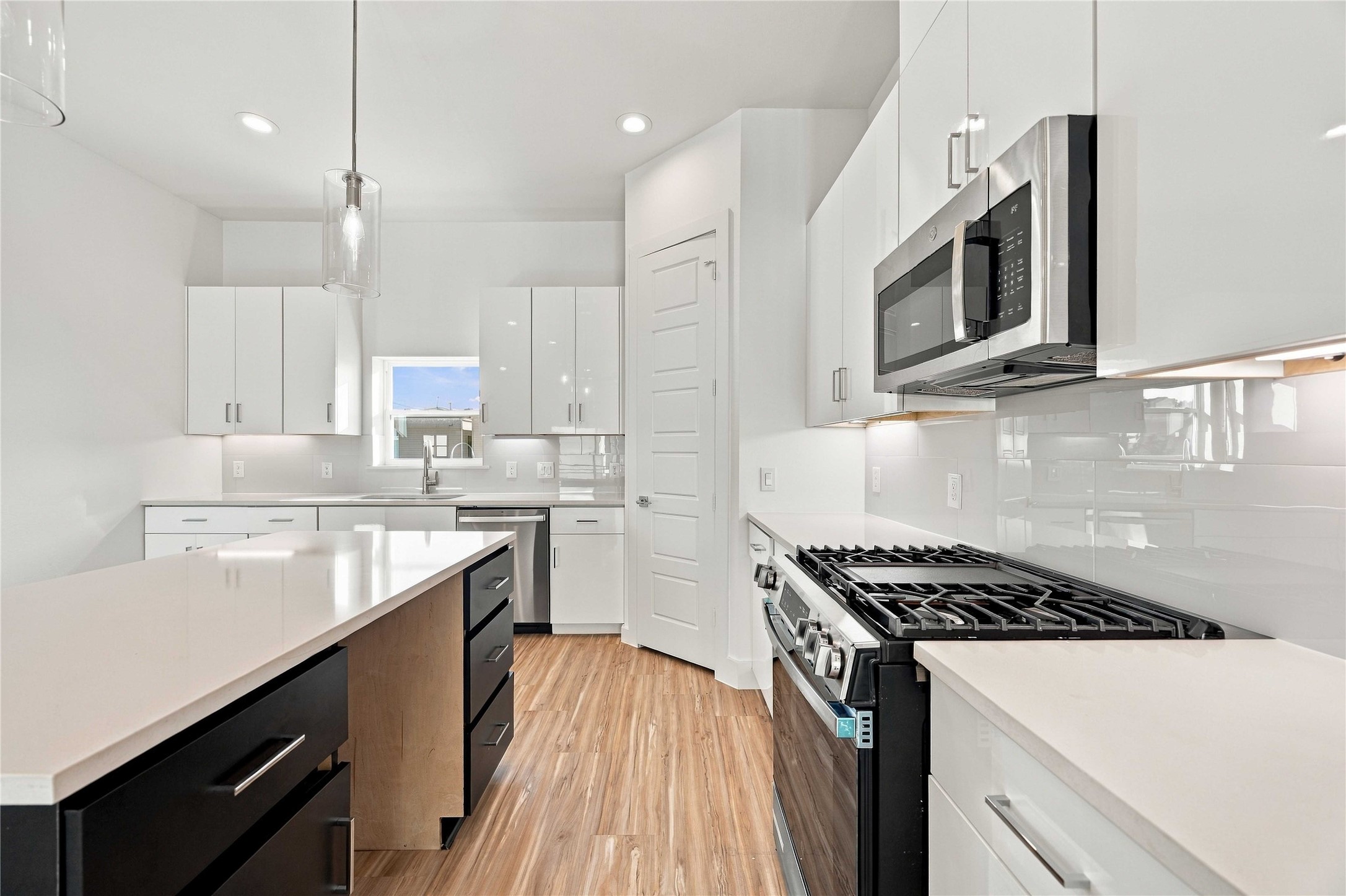 4704 Thornton Views Road, Houston, TX 77018