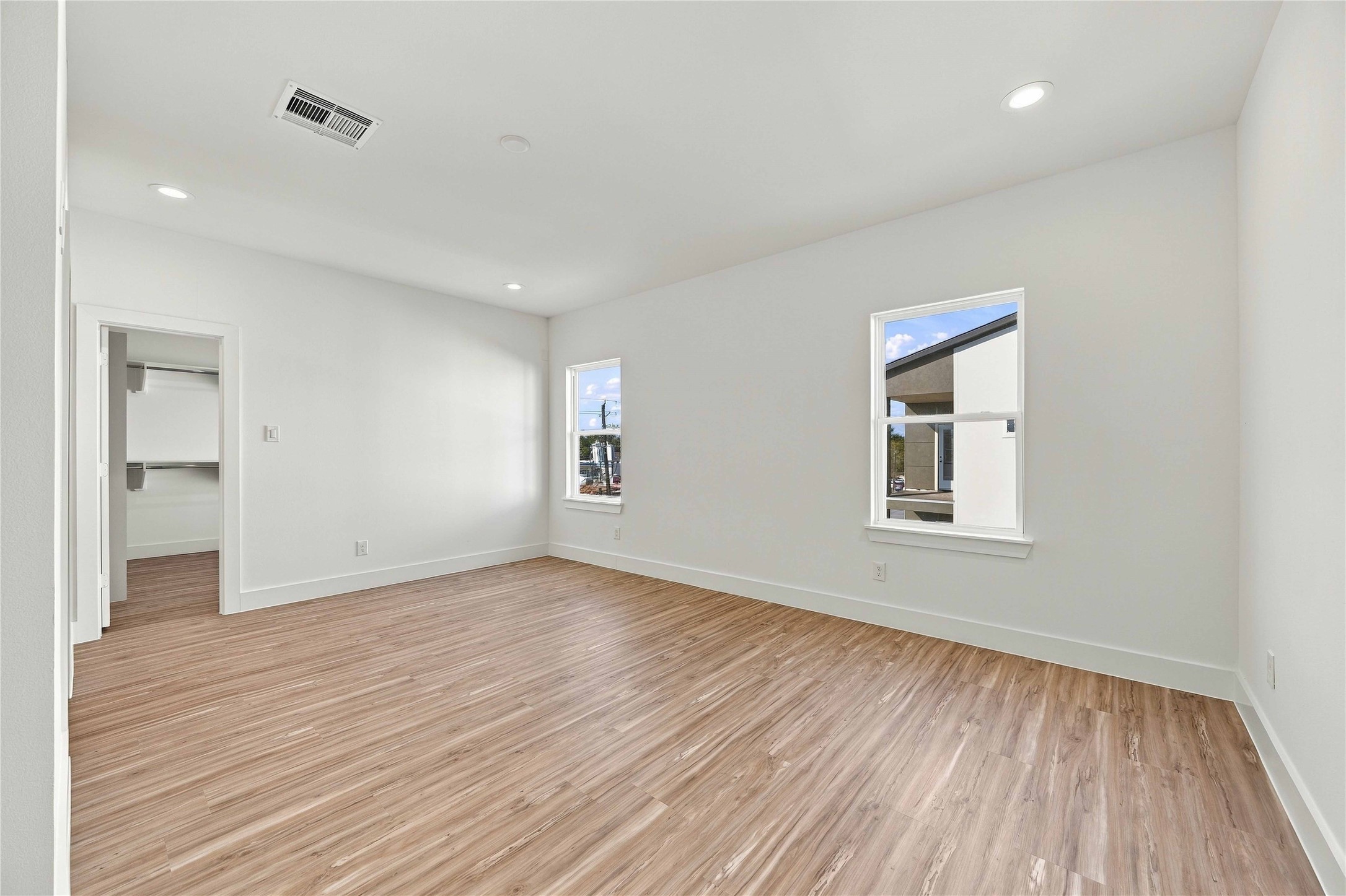 4704 Thornton Views Road, Houston, TX 77018