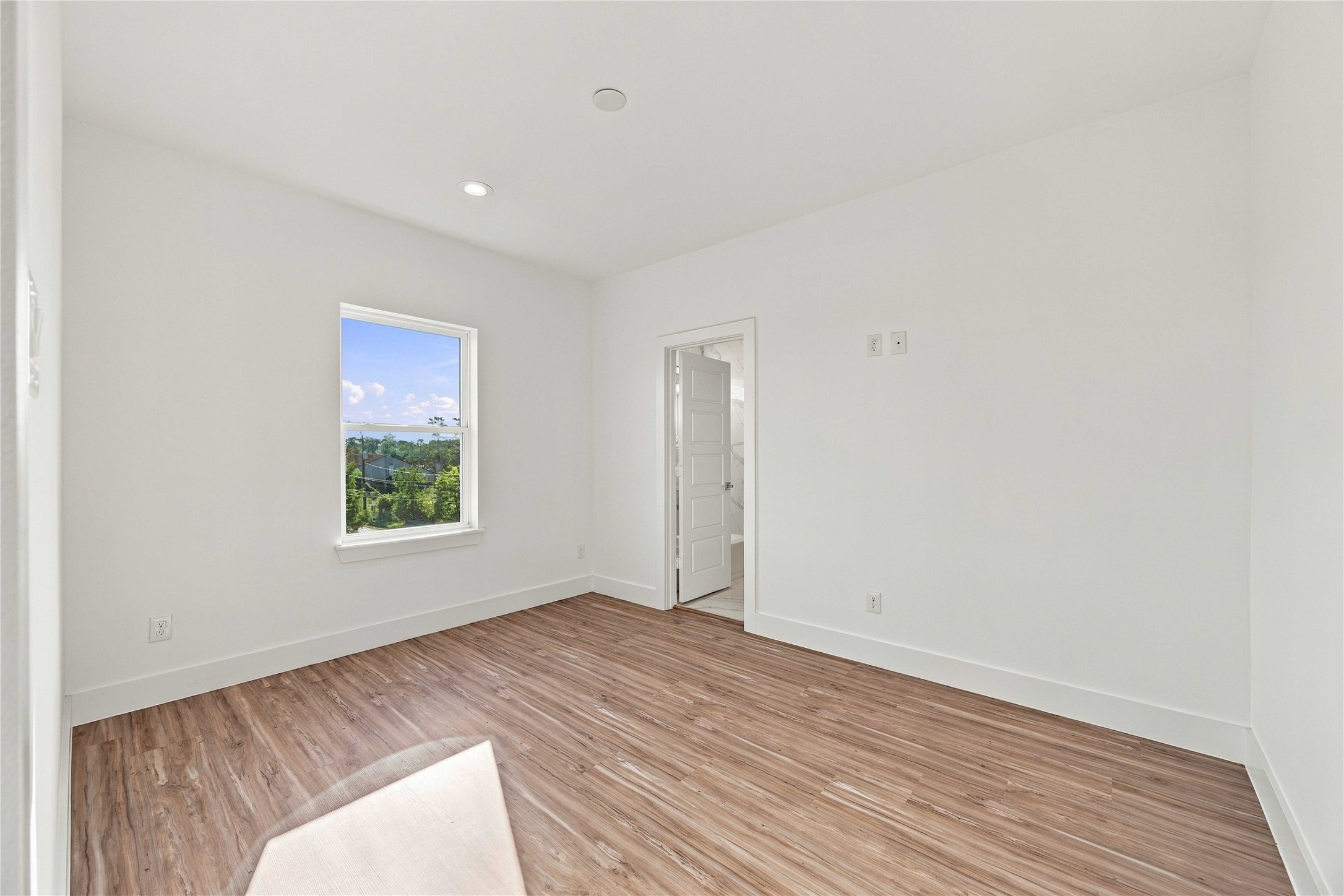 4704 Thornton Views Road, Houston, TX 77018