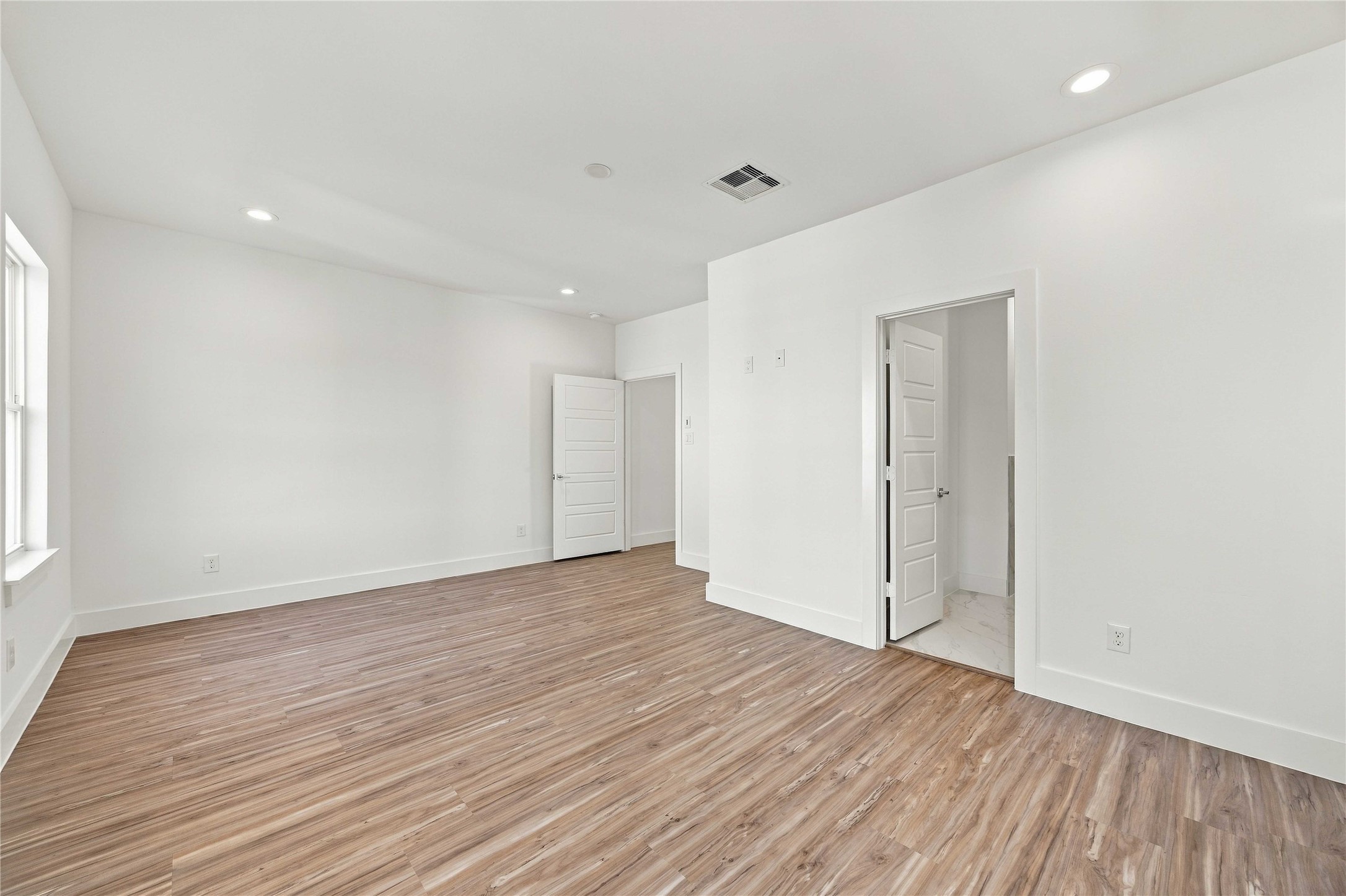 4704 Thornton Views Road, Houston, TX 77018