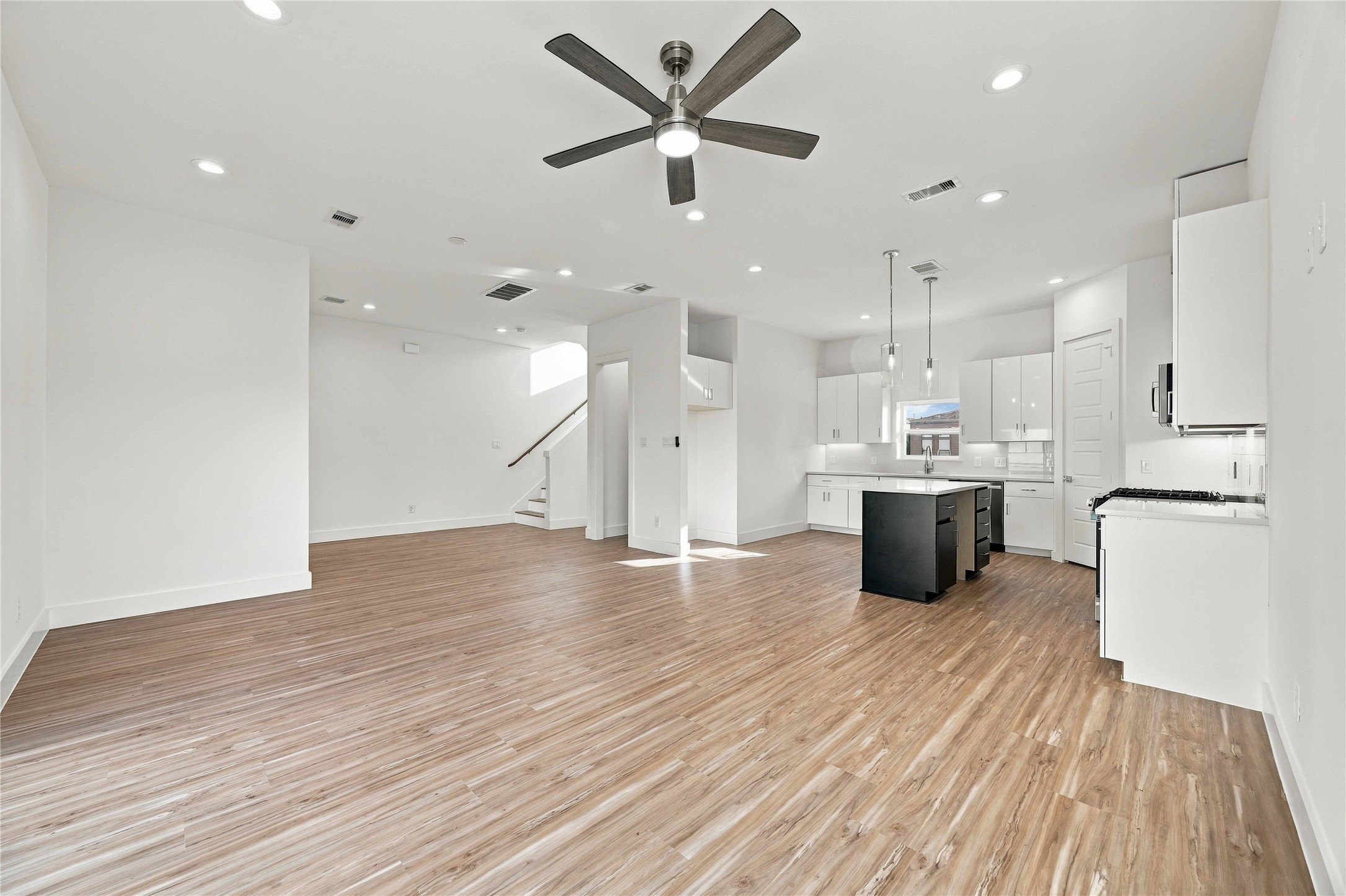 4704 Thornton Views Road, Houston, TX 77018
