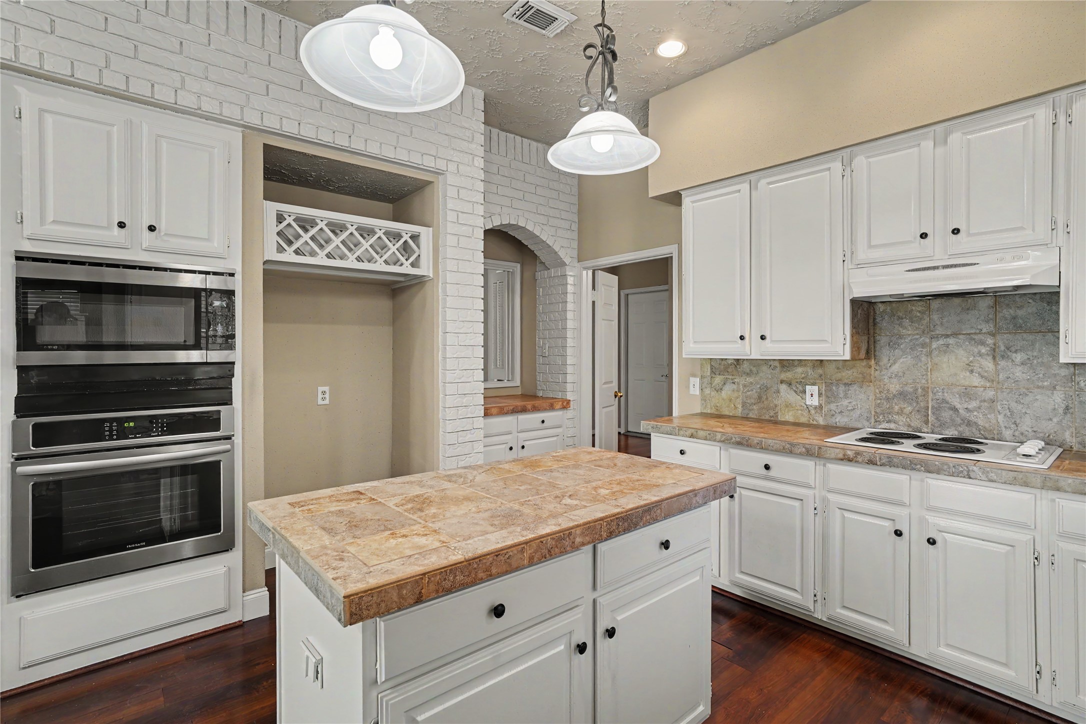 835 Maplewood Falls Court, Houston, TX 77062