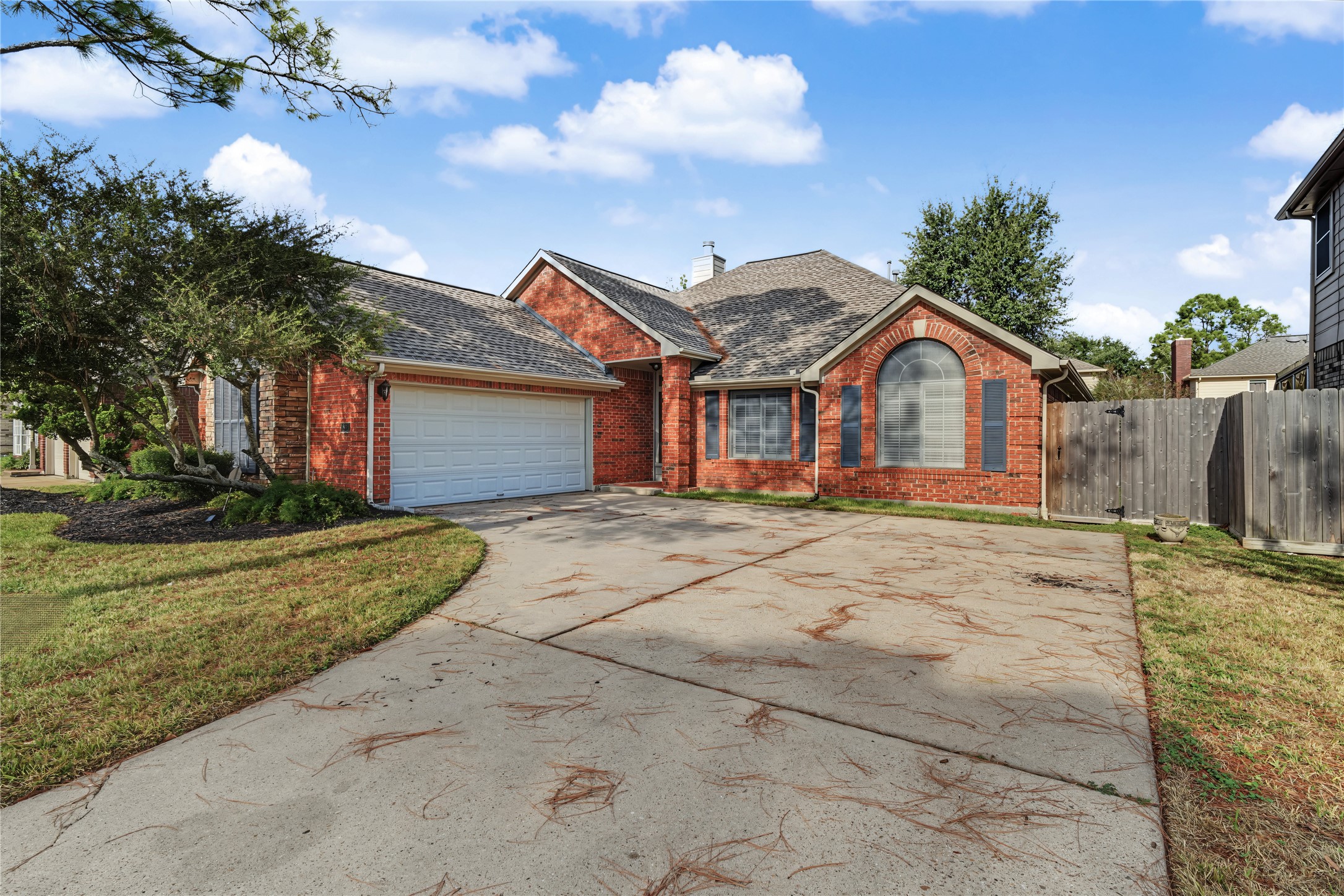 835 Maplewood Falls Court, Houston, TX 77062