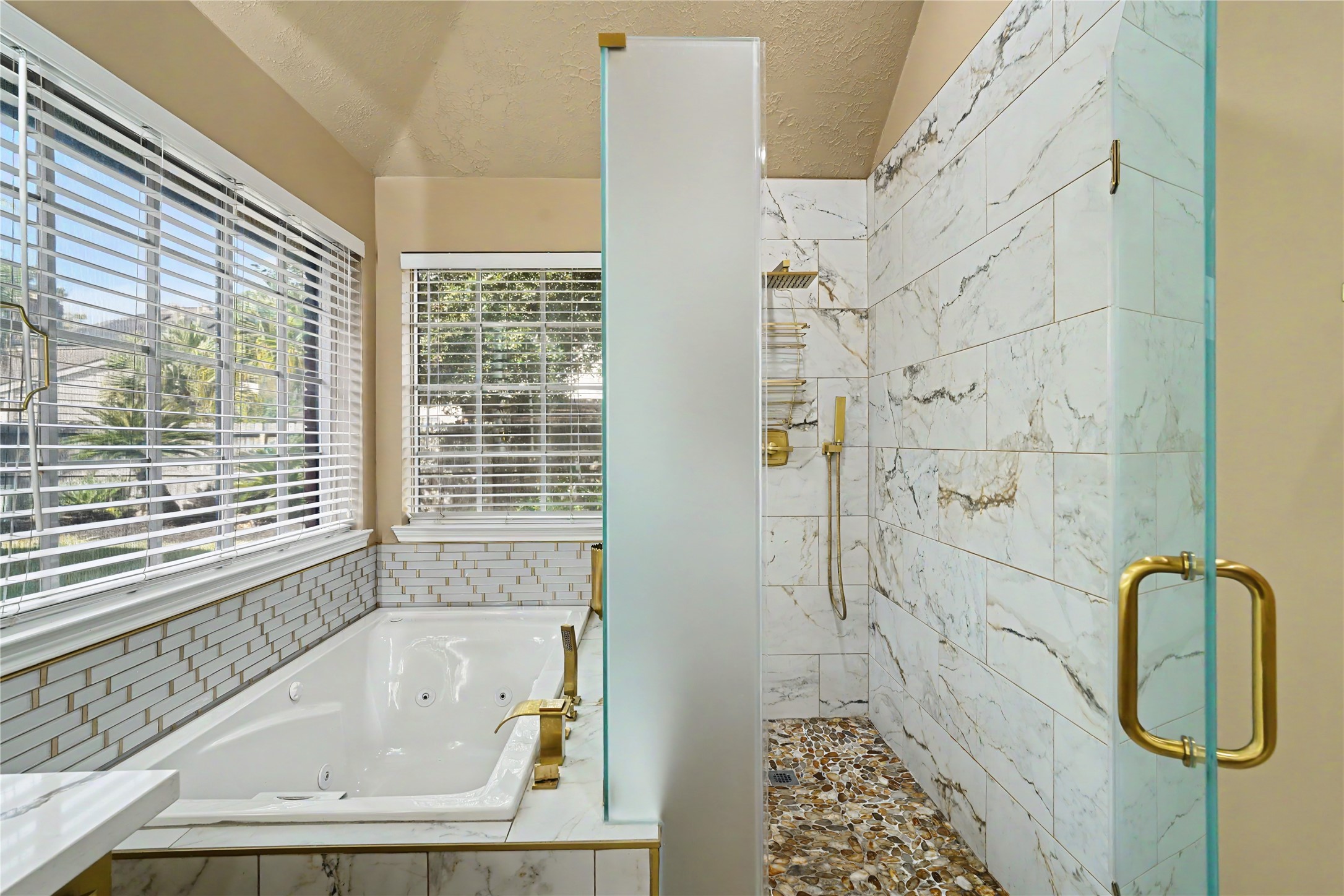 835 Maplewood Falls Court, Houston, TX 77062