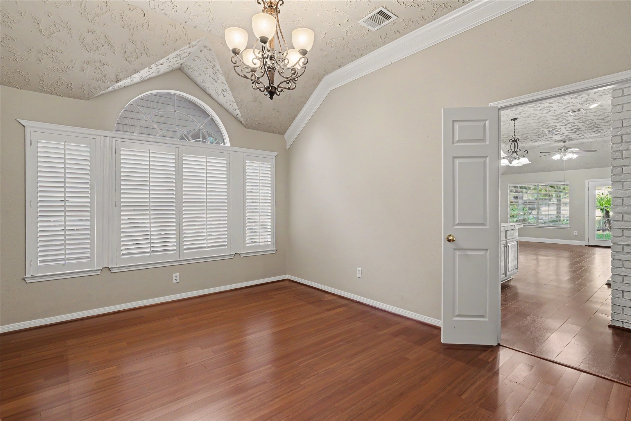 835 Maplewood Falls Court, Houston, TX 77062