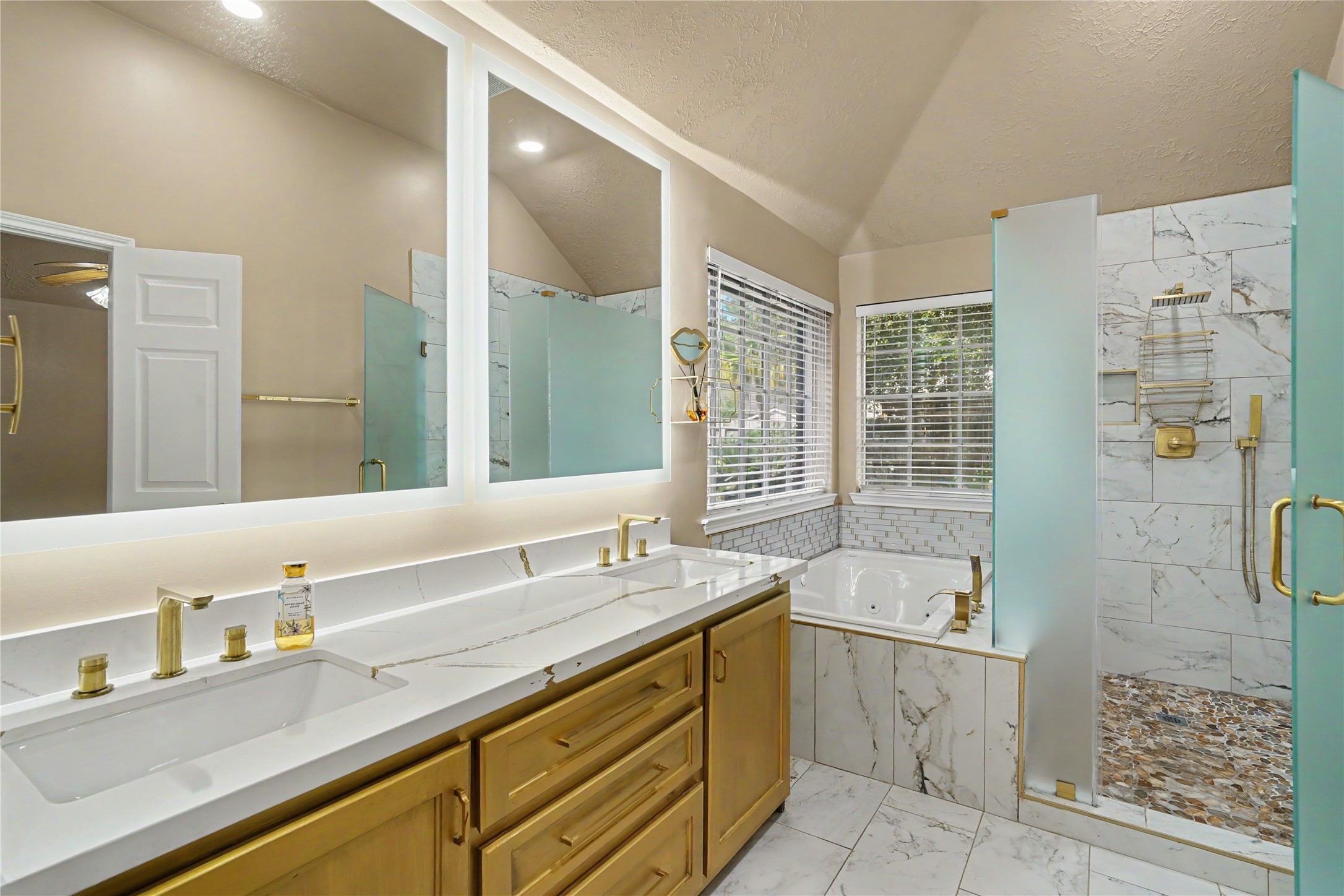 835 Maplewood Falls Court, Houston, TX 77062