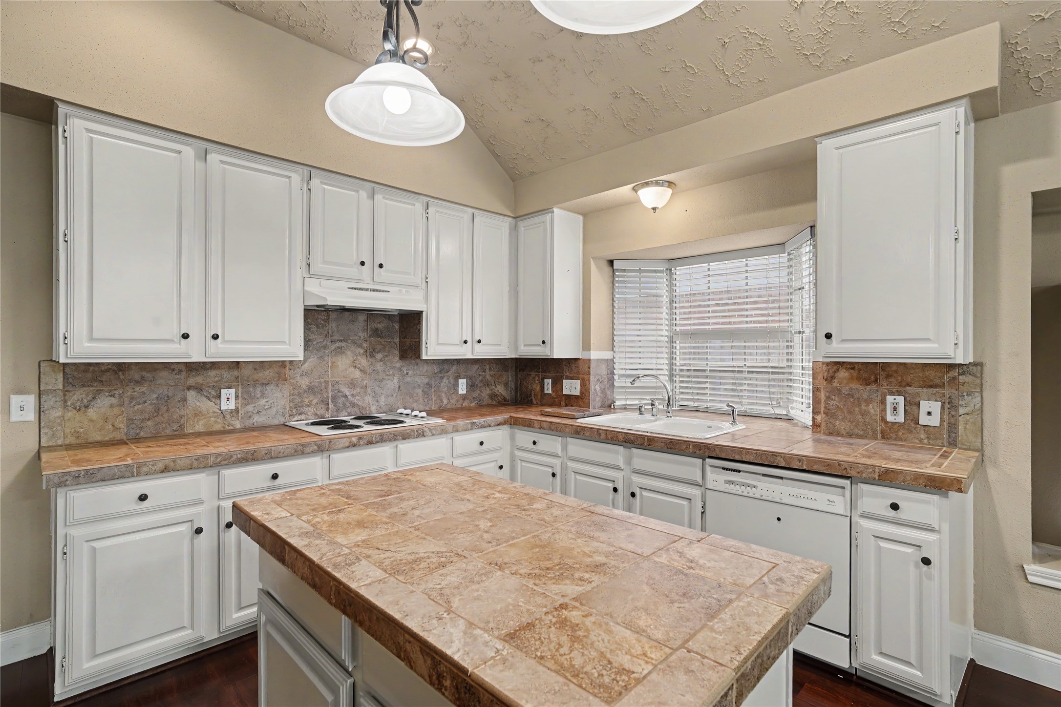 835 Maplewood Falls Court, Houston, TX 77062