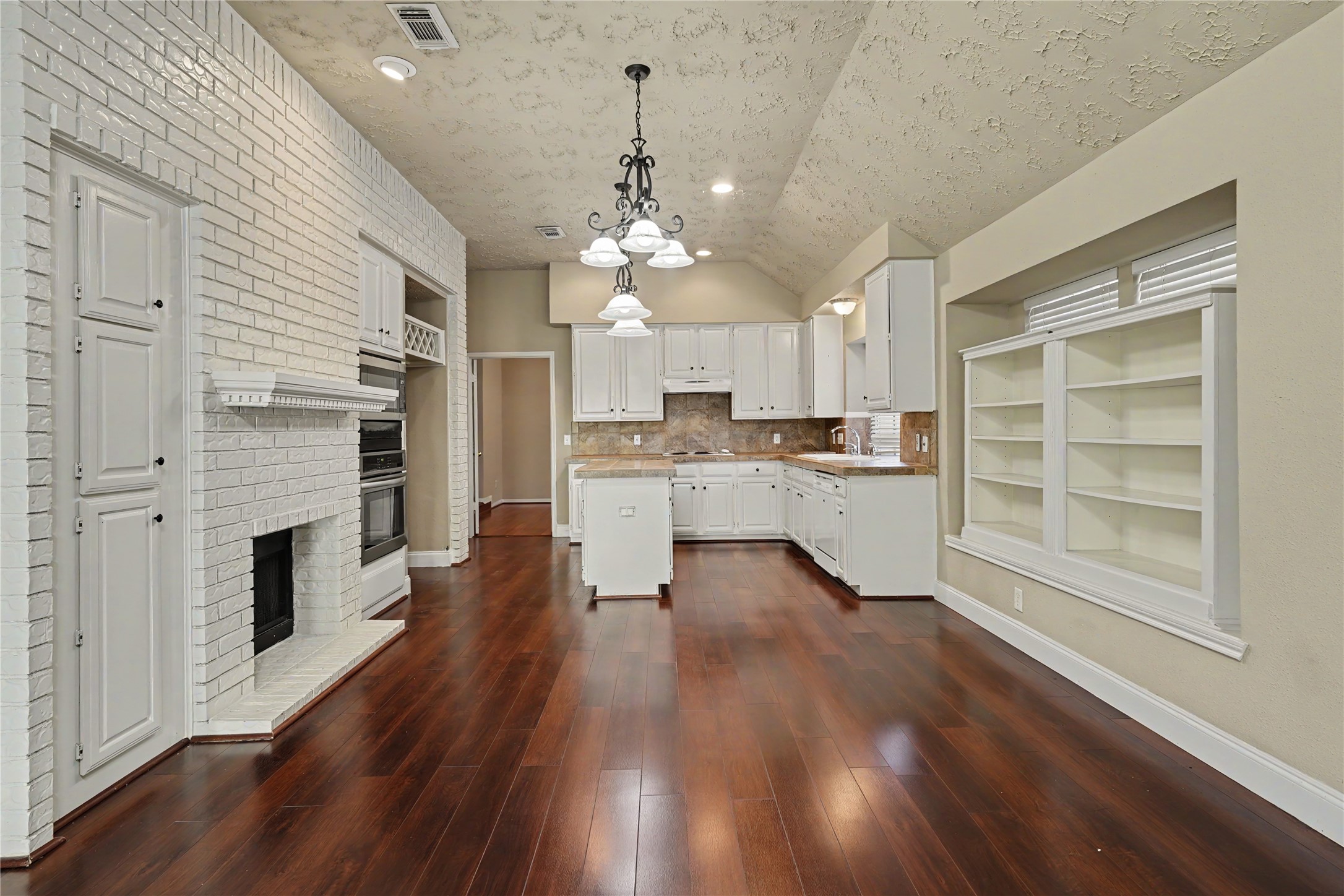 835 Maplewood Falls Court, Houston, TX 77062