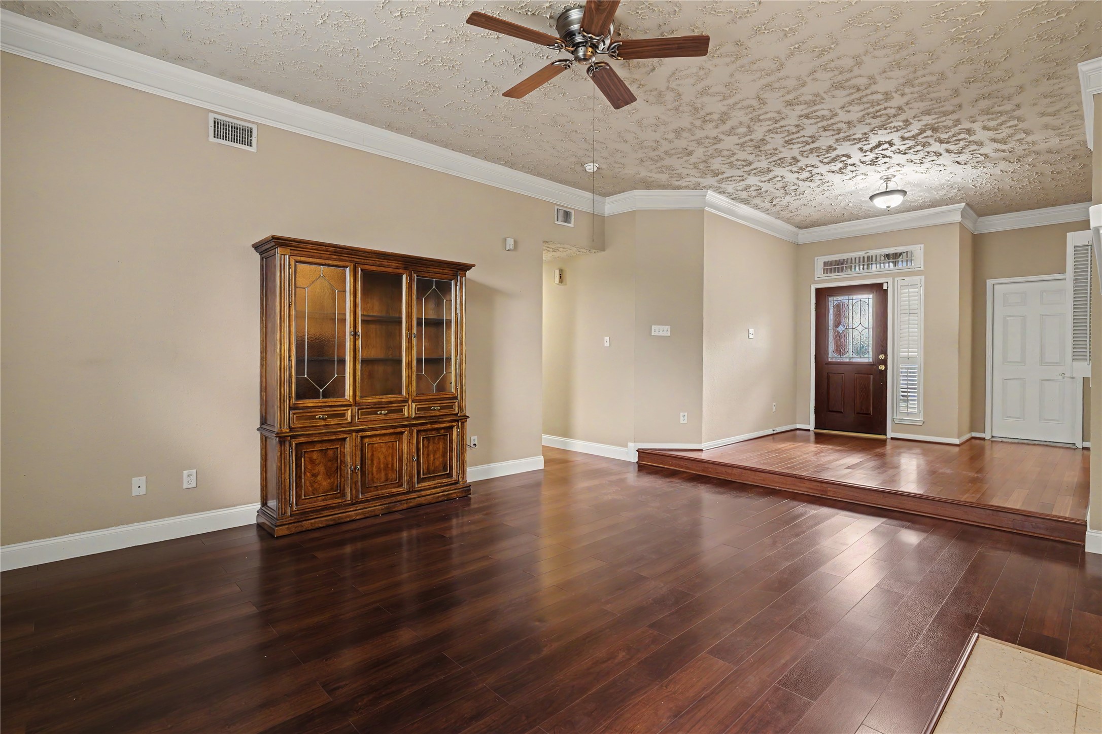 835 Maplewood Falls Court, Houston, TX 77062