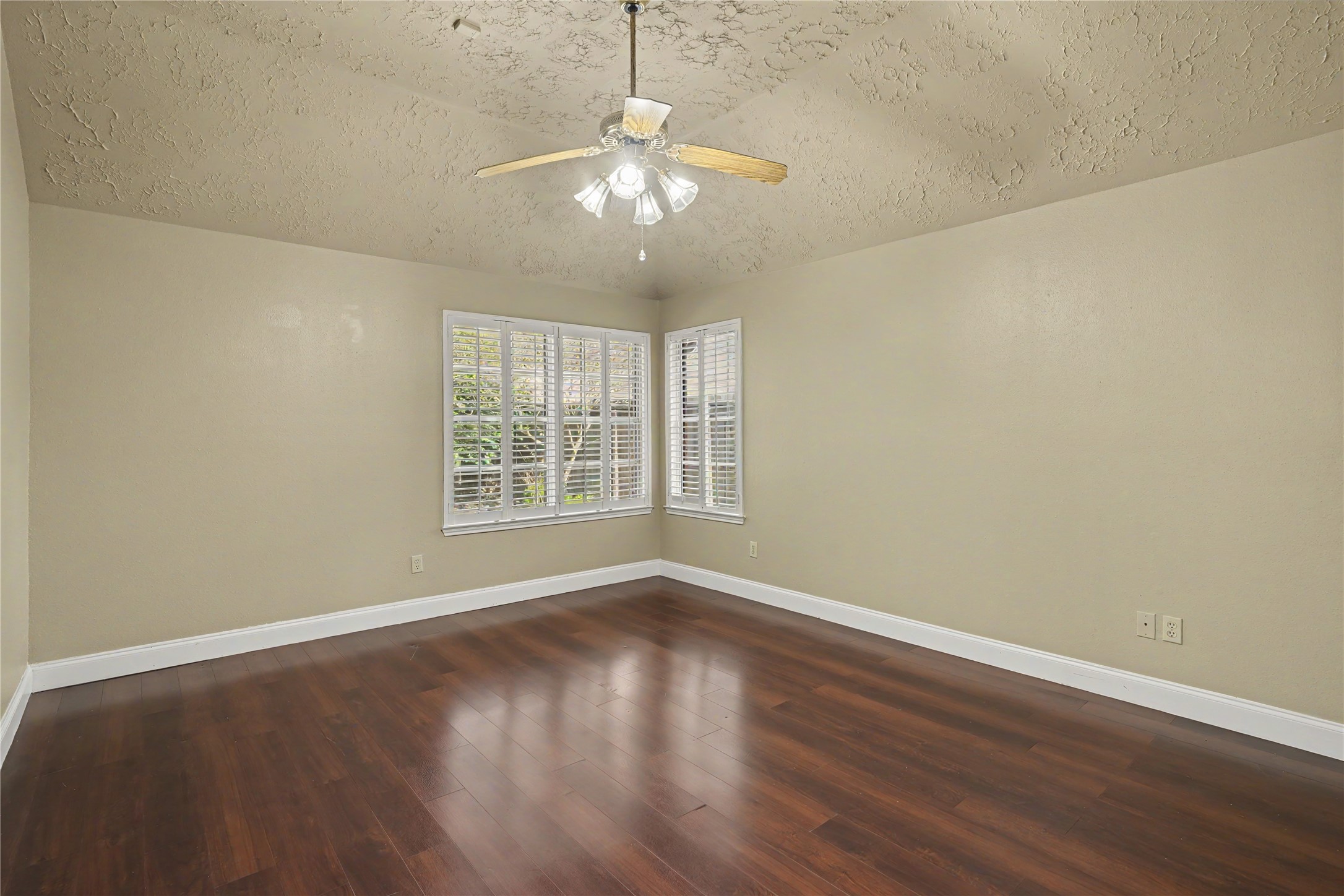835 Maplewood Falls Court, Houston, TX 77062