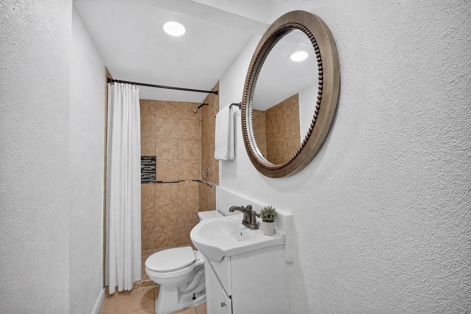 6910 Bintliff Boulevard, #B, Houston, TX 77074