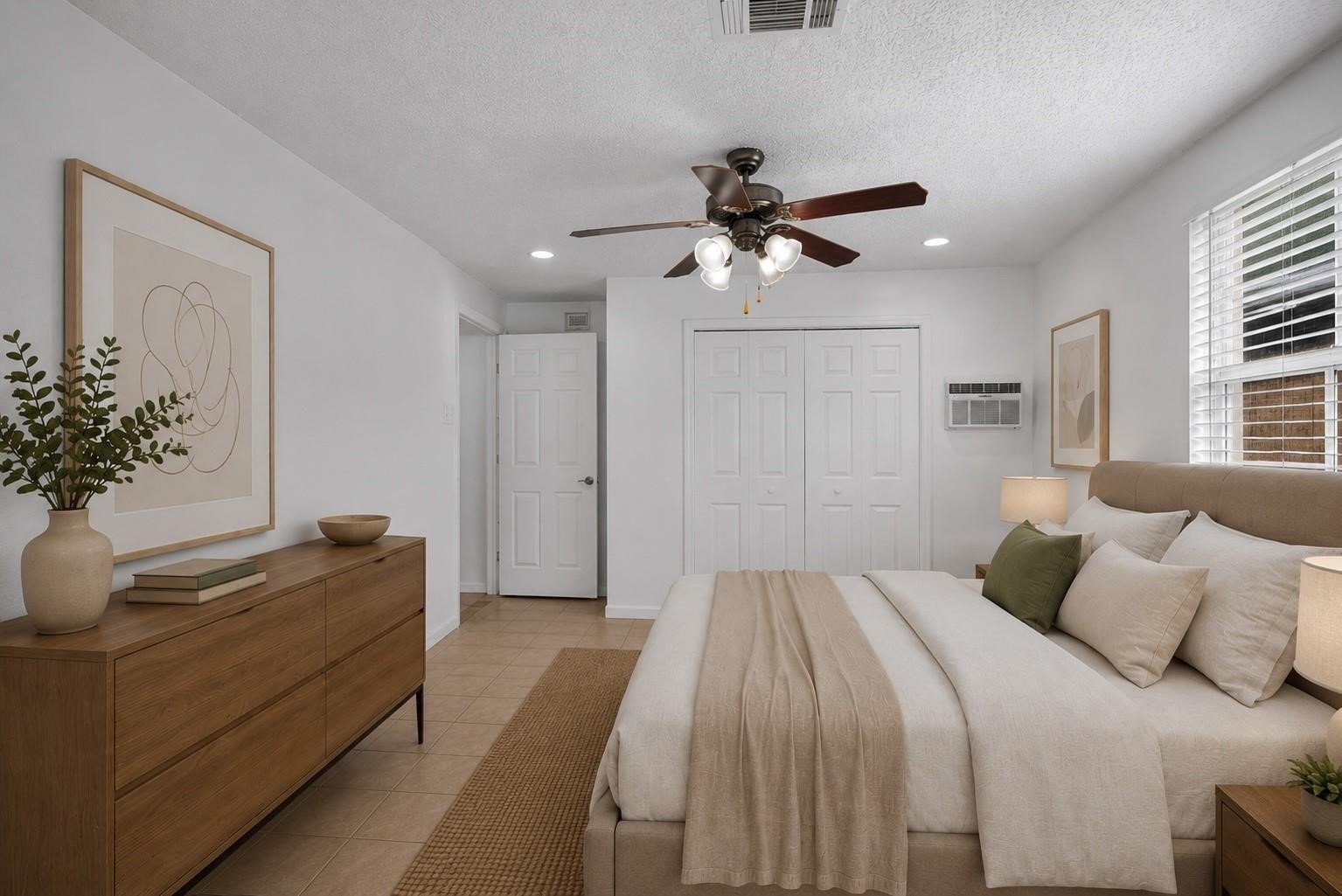 6910 Bintliff Boulevard, #B, Houston, TX 77074