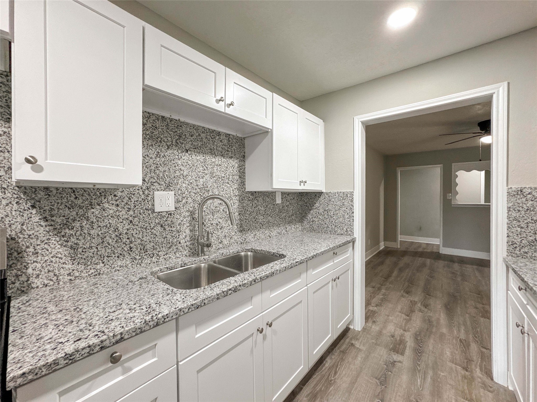121 Lake Road, La Marque, TX 77568