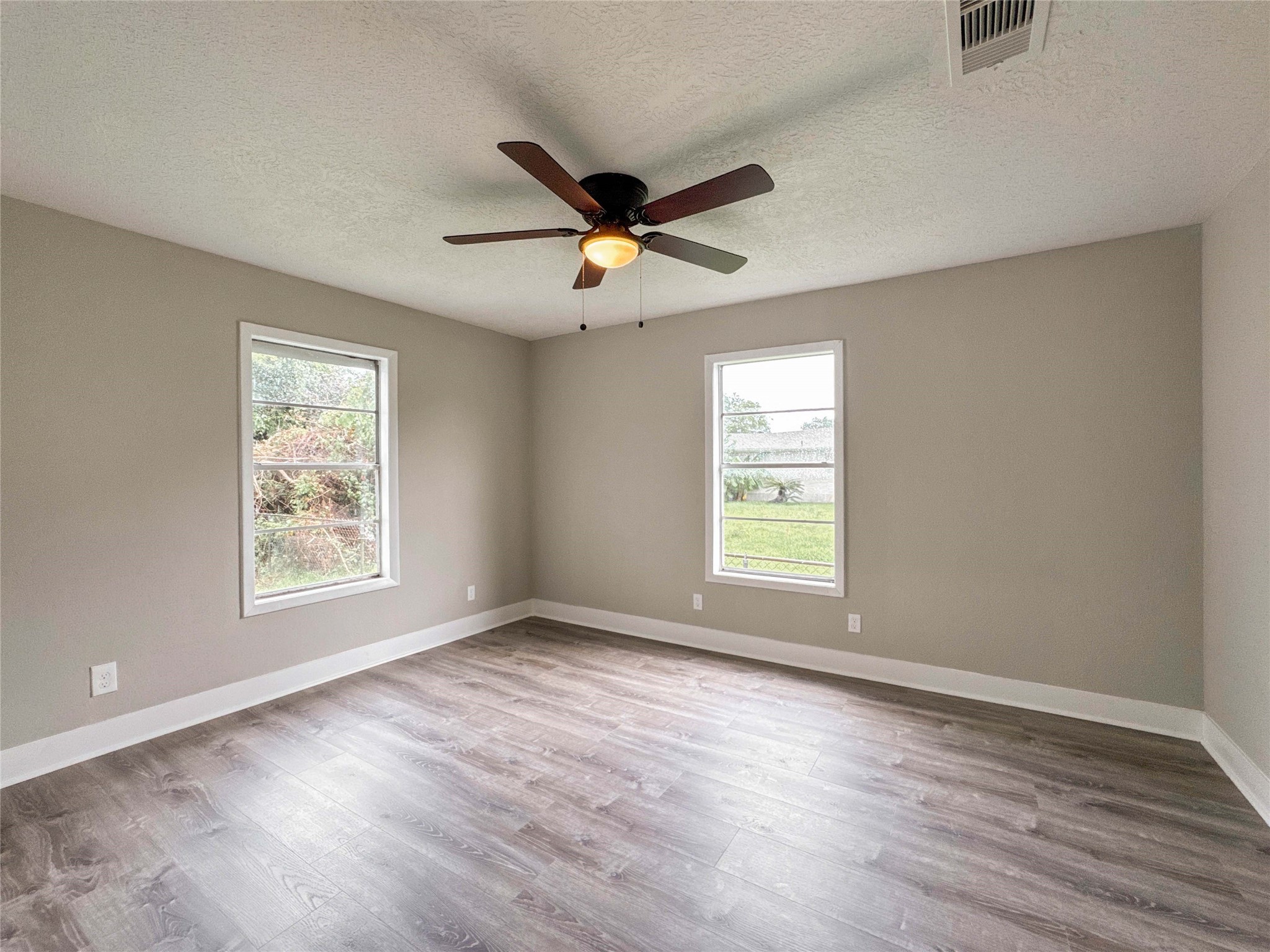 121 Lake Road, La Marque, TX 77568