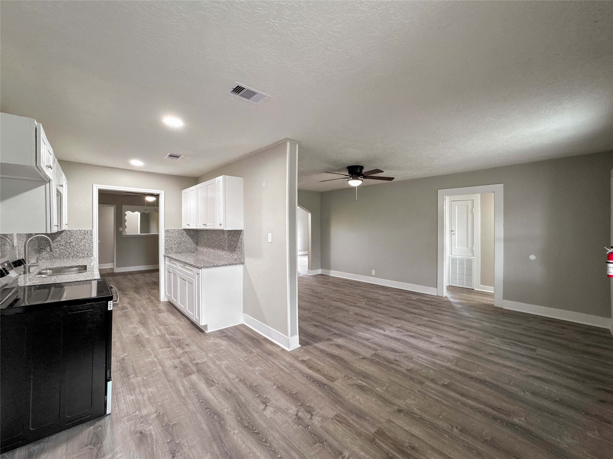 121 Lake Road, La Marque, TX 77568