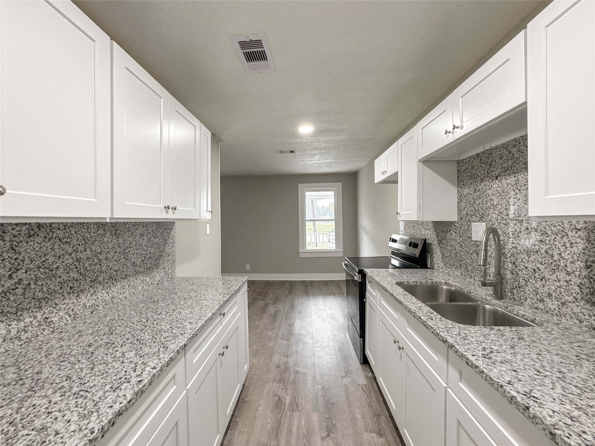 121 Lake Road, La Marque, TX 77568
