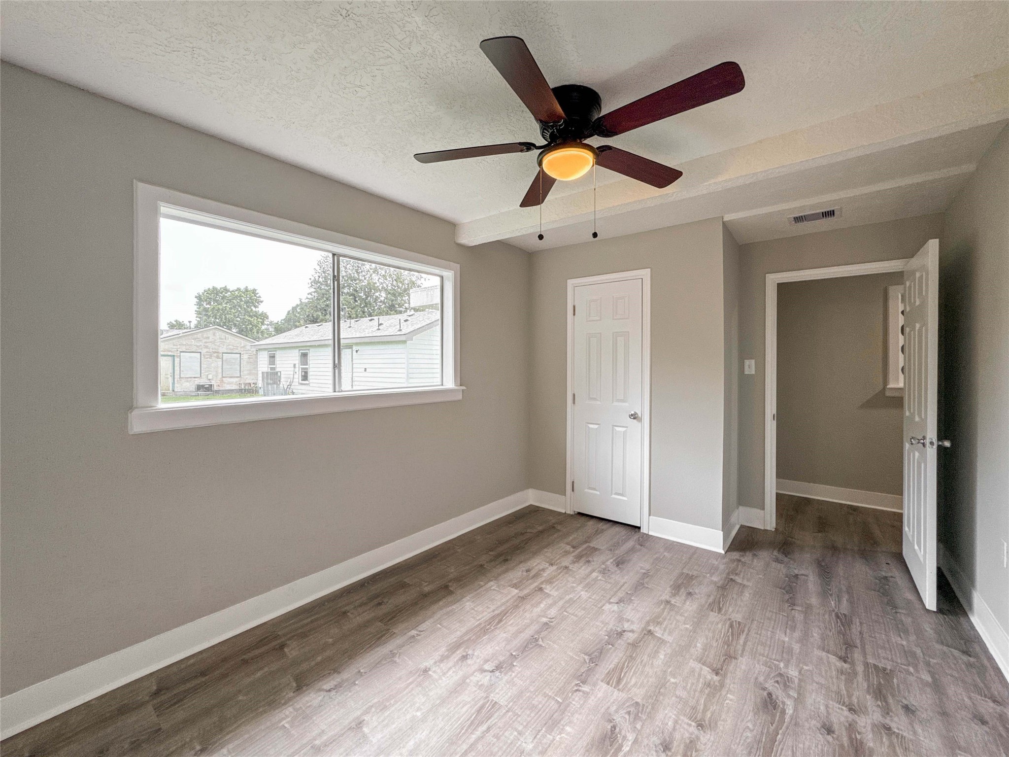 121 Lake Road, La Marque, TX 77568