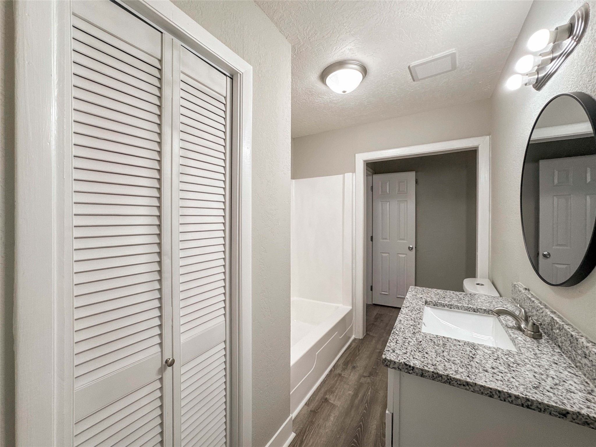 121 Lake Road, La Marque, TX 77568
